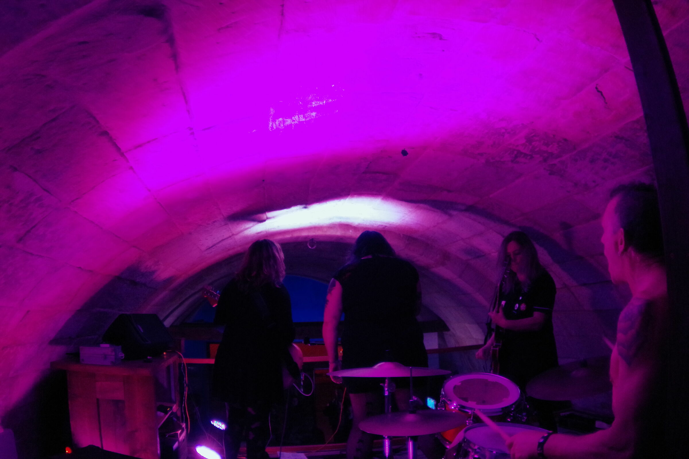 wide hips 69 al bat cavern Ragusa