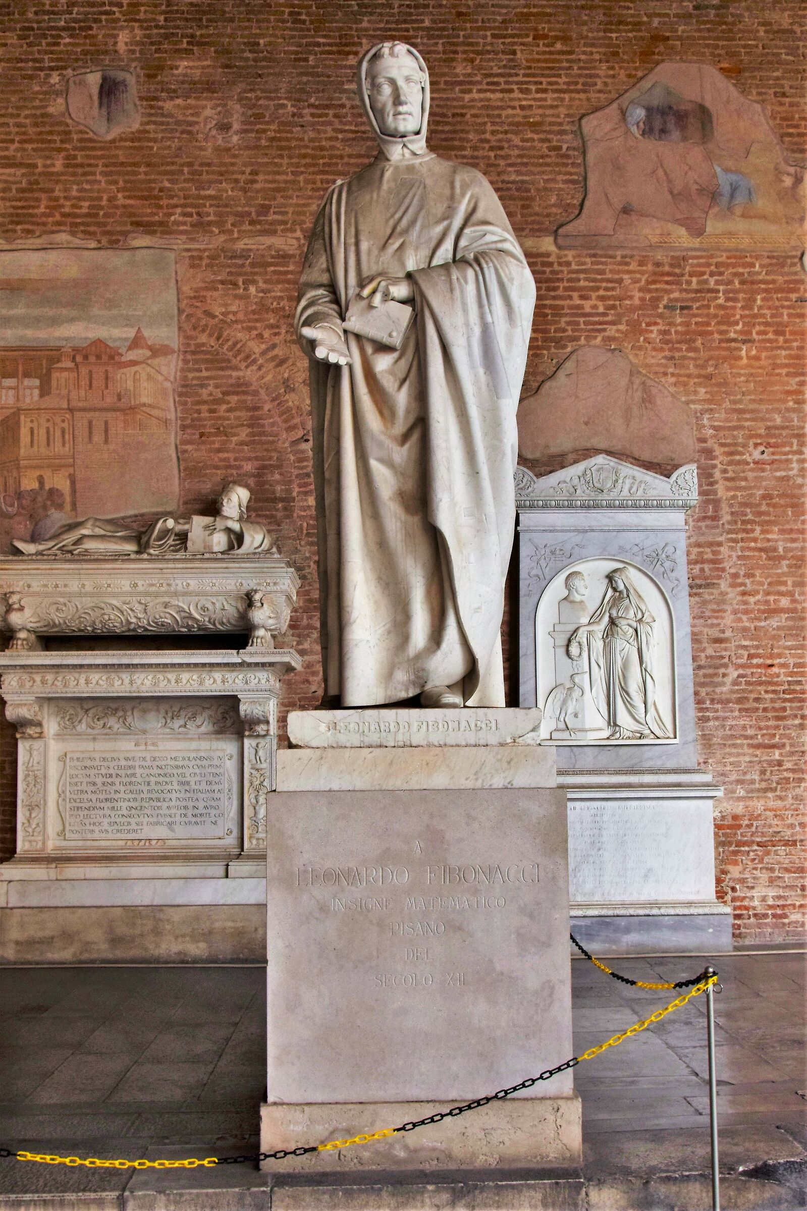Pisa-Camposanto-Fibonacci statue