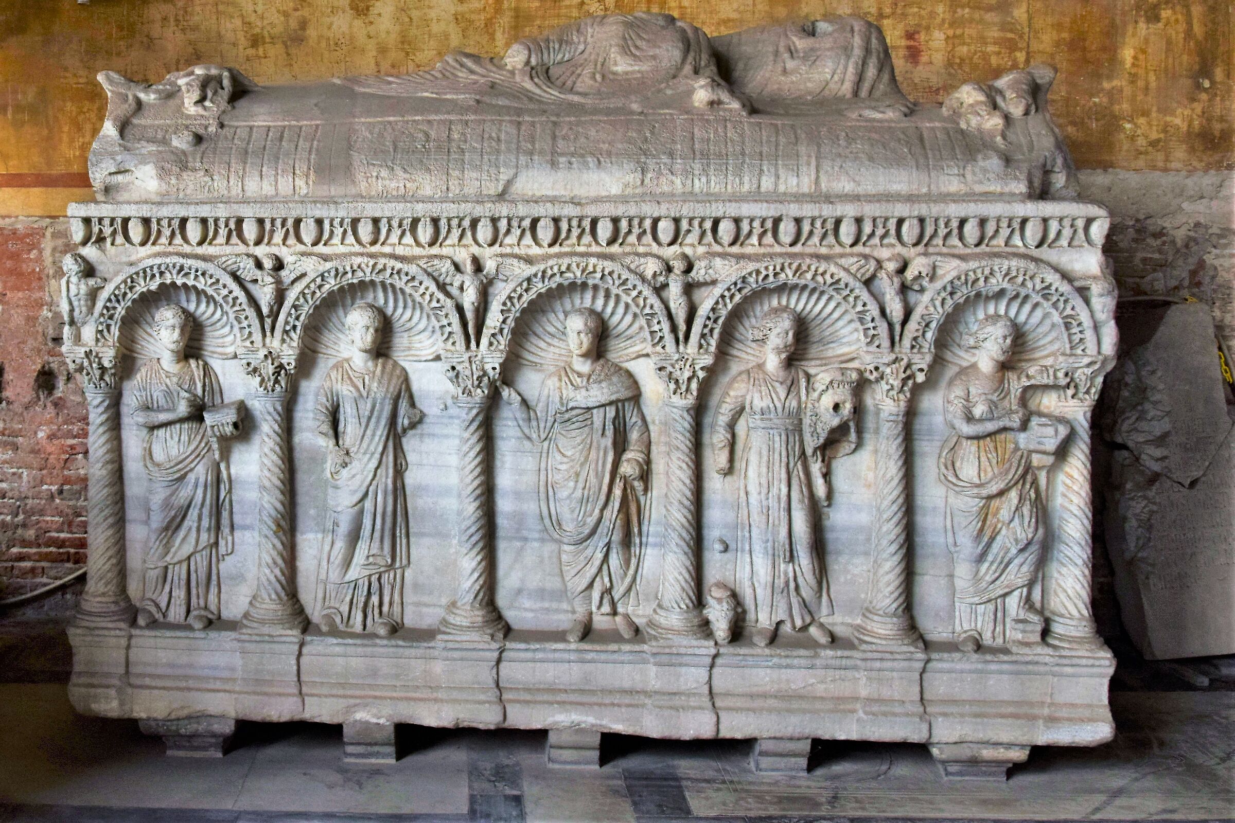 Pisa-Camposanto-sarcophagus