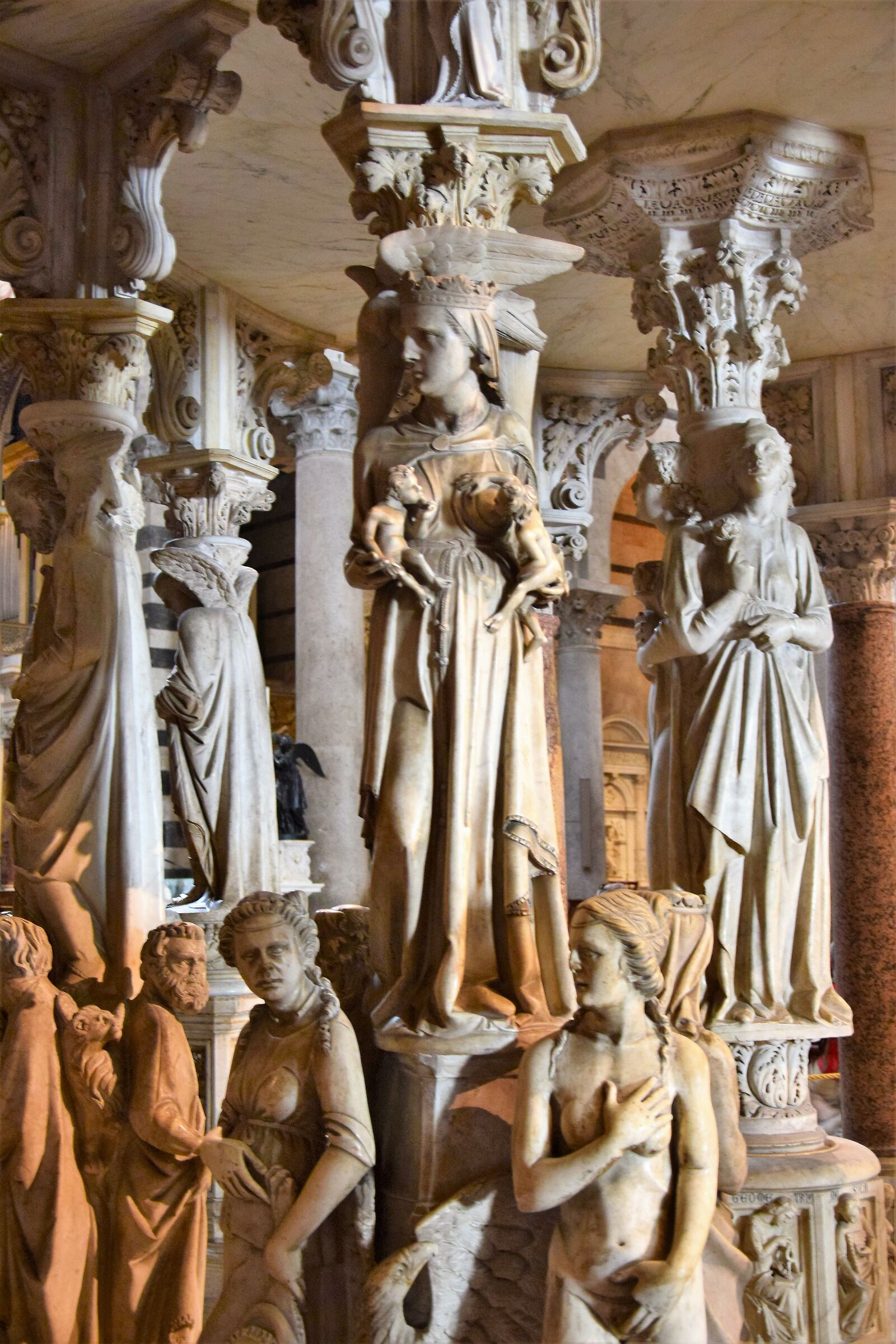 Pisa-Duomo-Interior