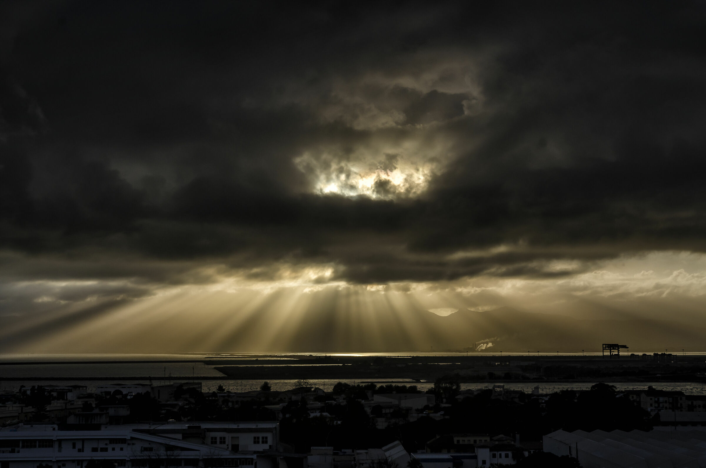 Blast of rays at sunset!