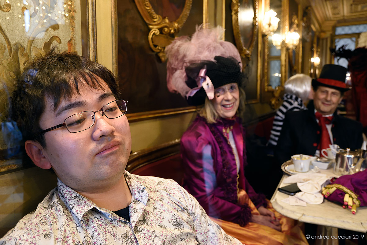 Ci si annoia, ma in vetrina al Florian bisogna esserci