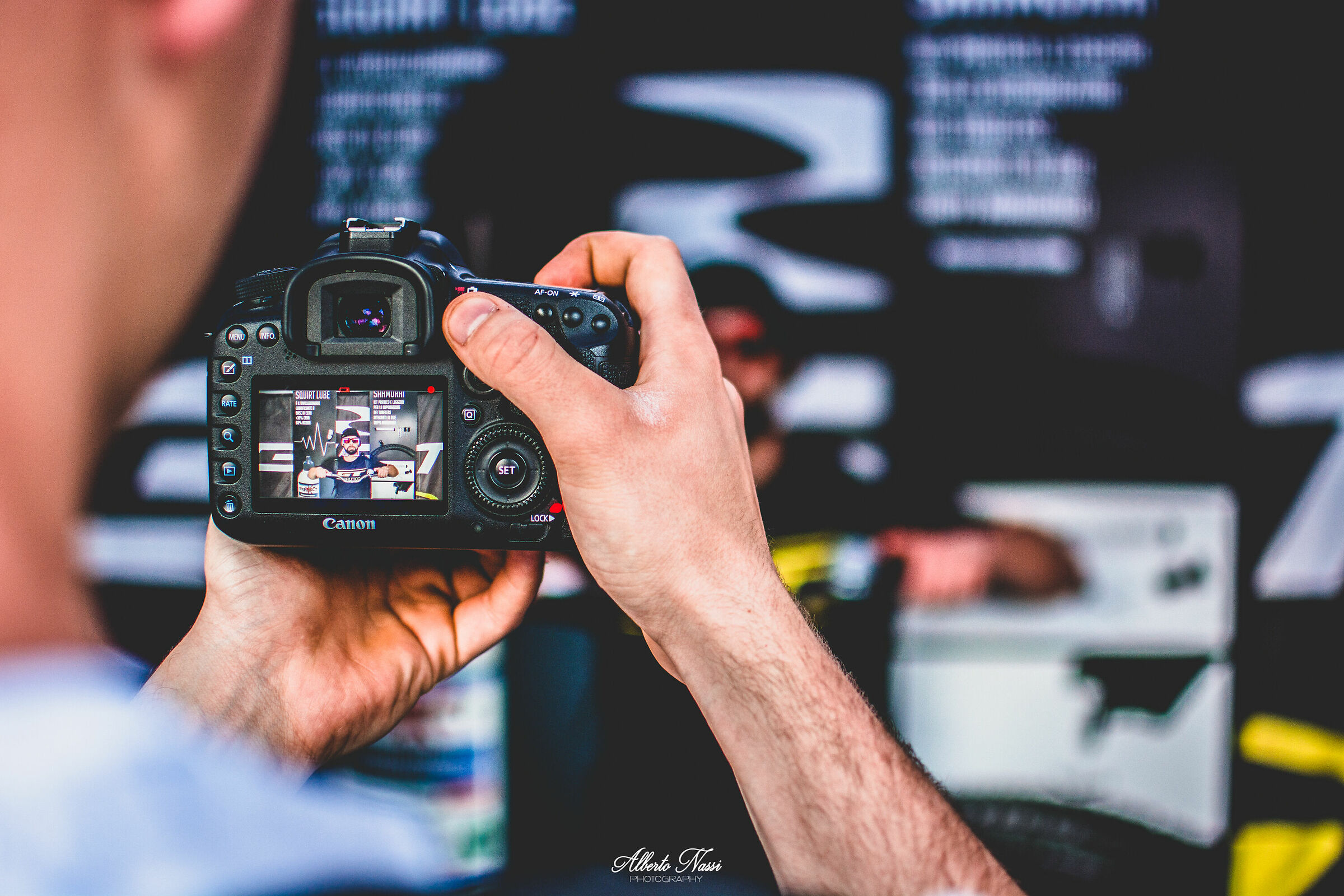 The work of the videomaker (with the battery discharged)