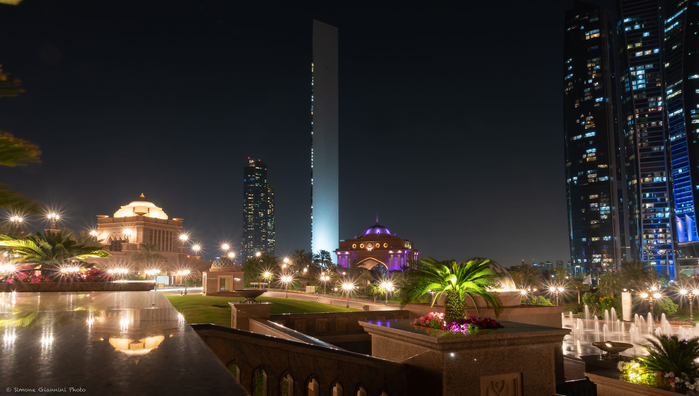 Abu Dhabi di notte