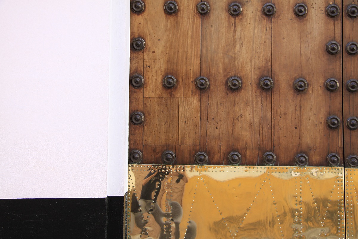 door to Sivigla