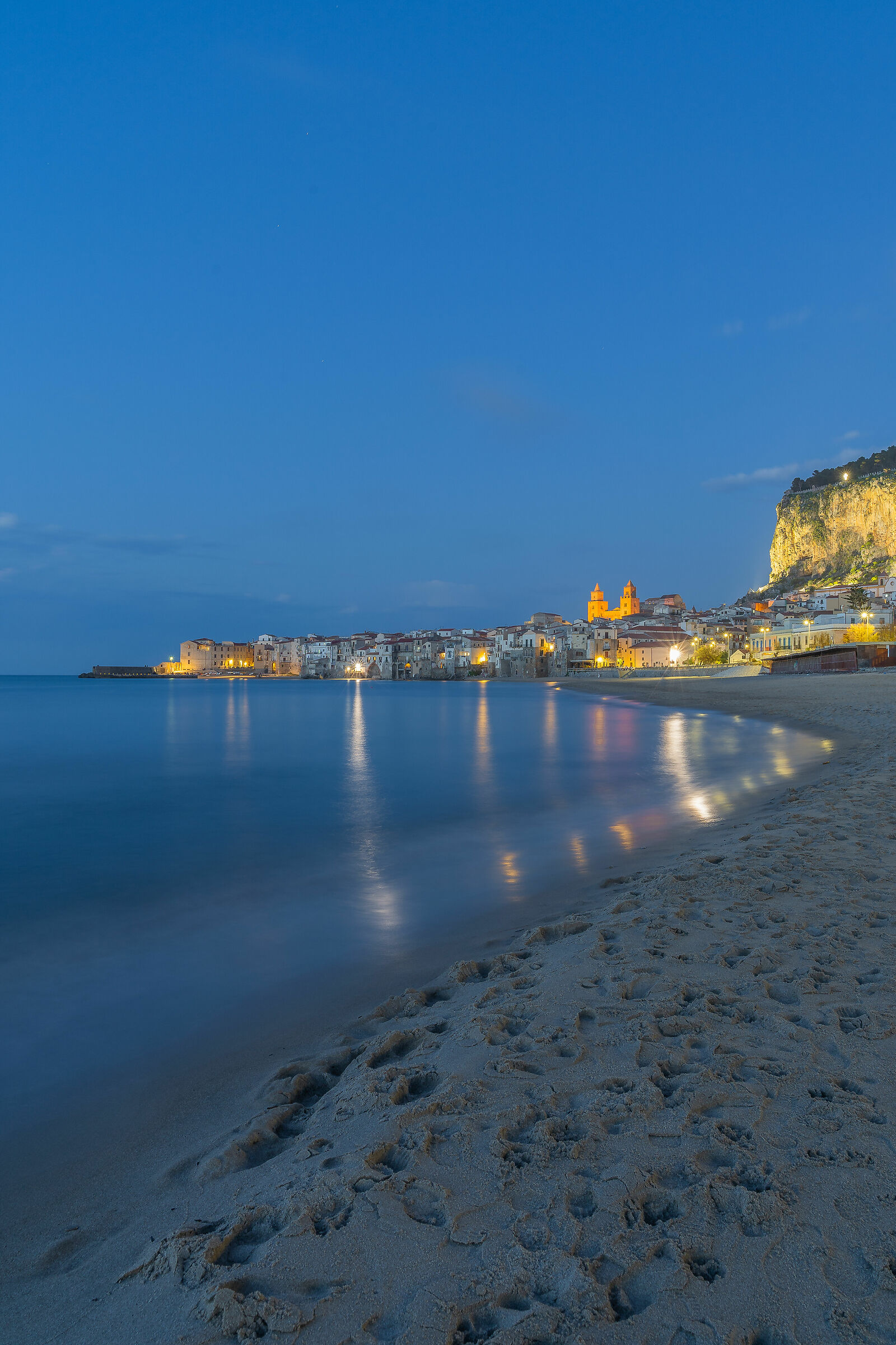 Ora blu a Cefalù