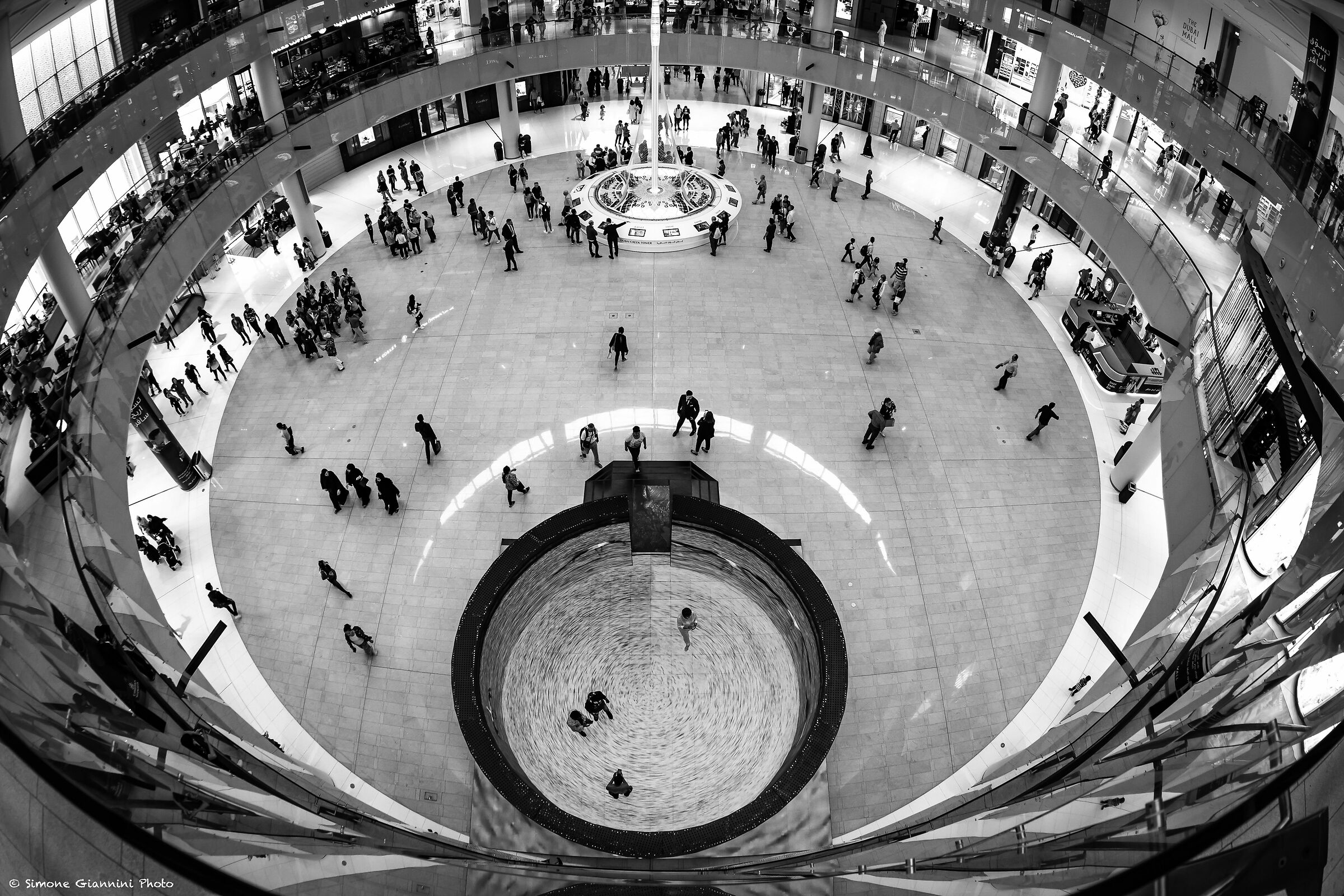 Dubai Mall B/N