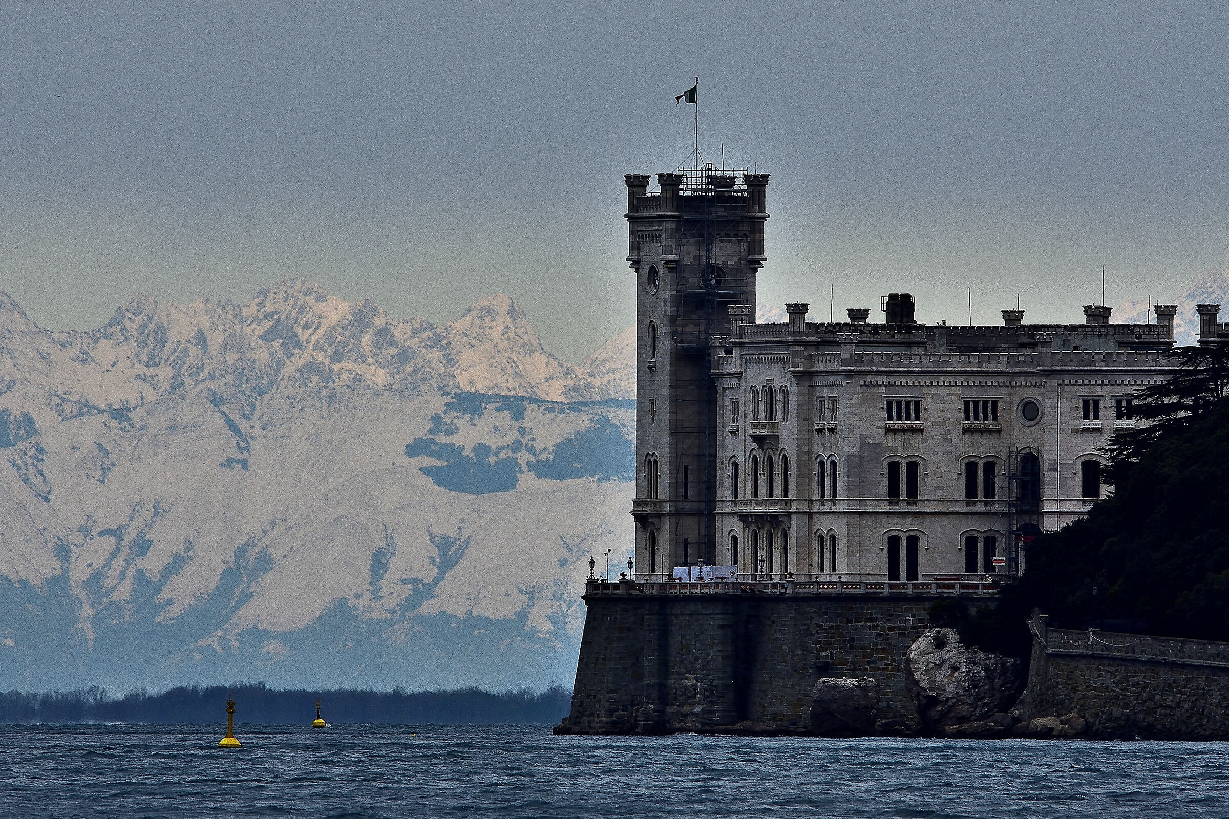 Il castello di Miramare in gran forma