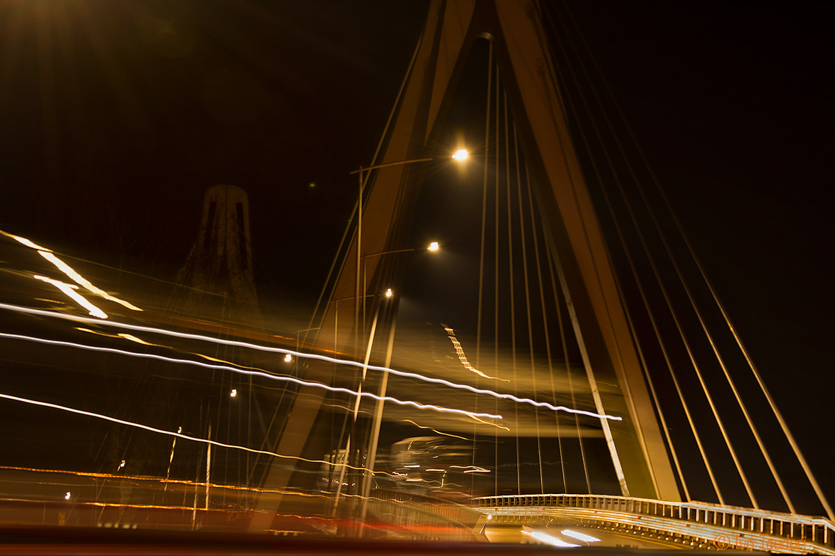 Elucubrazioni  su di un ponte, di notte.