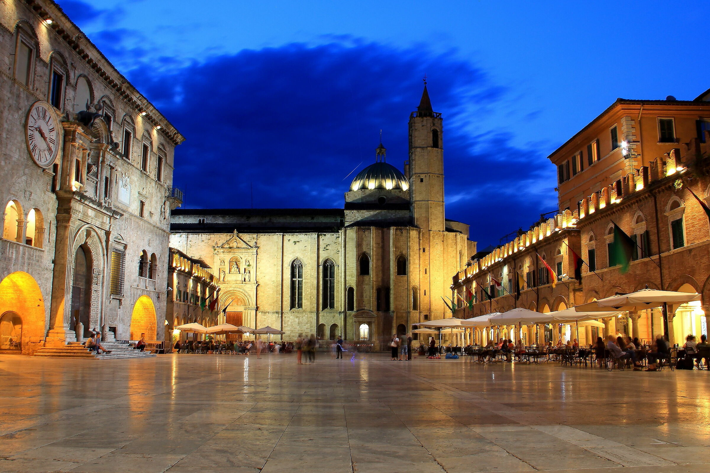 Piazza del Popolo. Ora blu