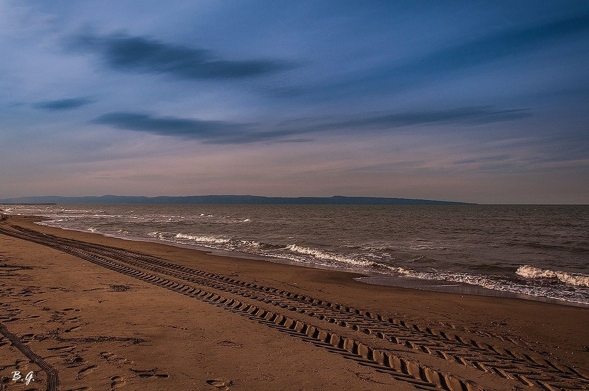 Il mare d'inverno al tramonto