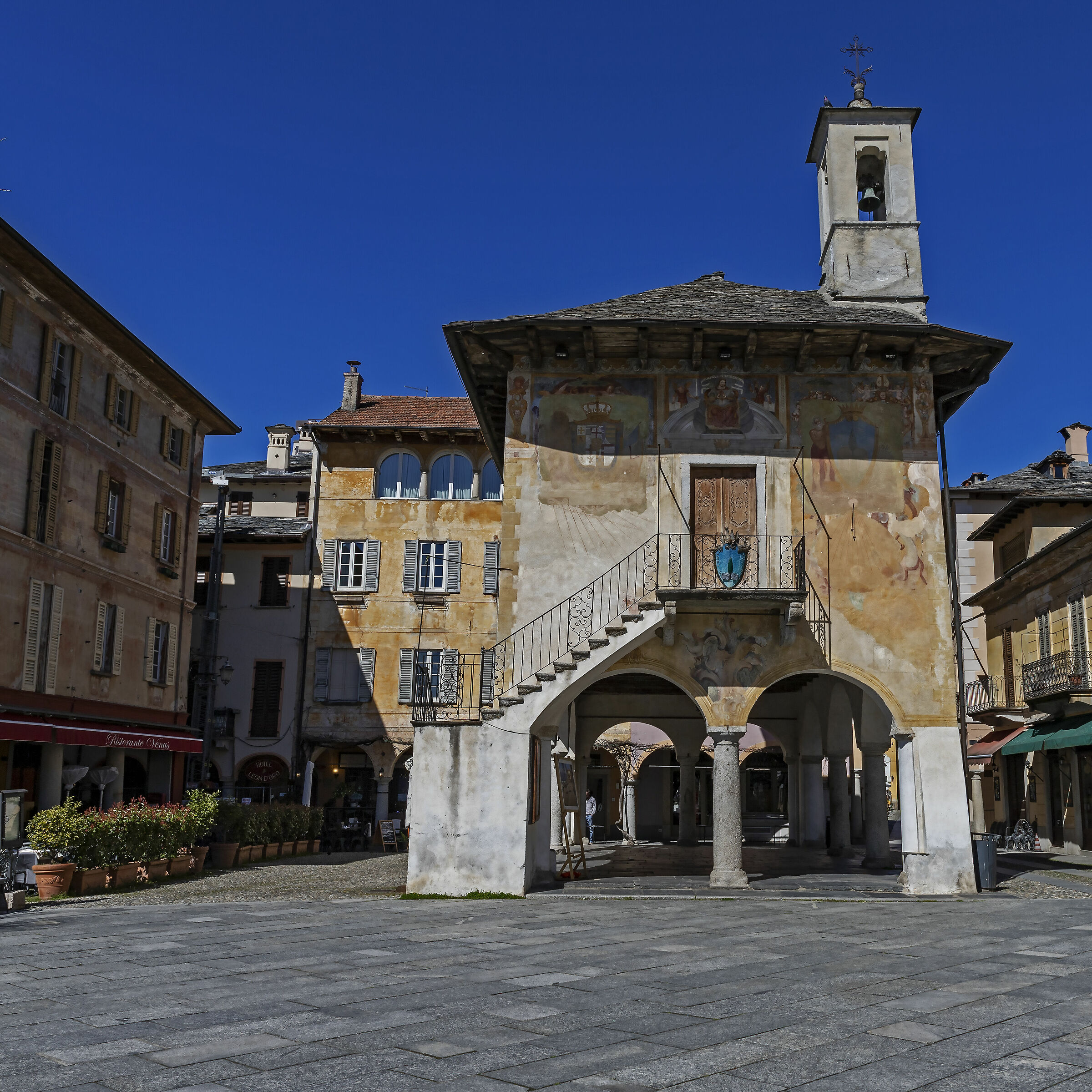 Missing only Savonarola