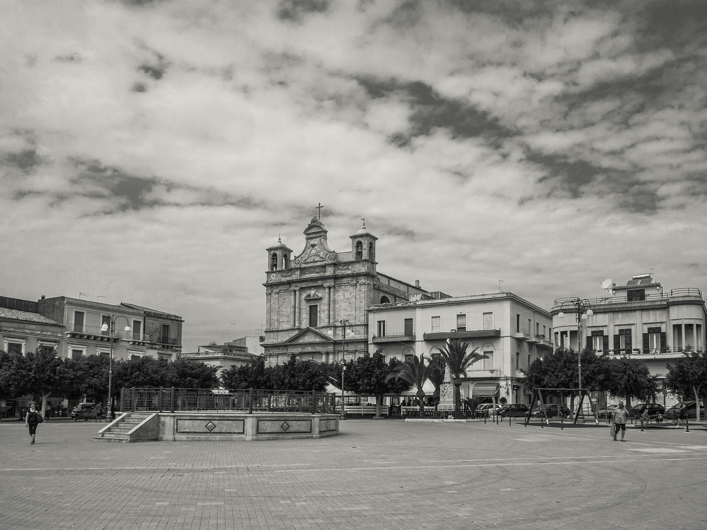 Country Life: The square