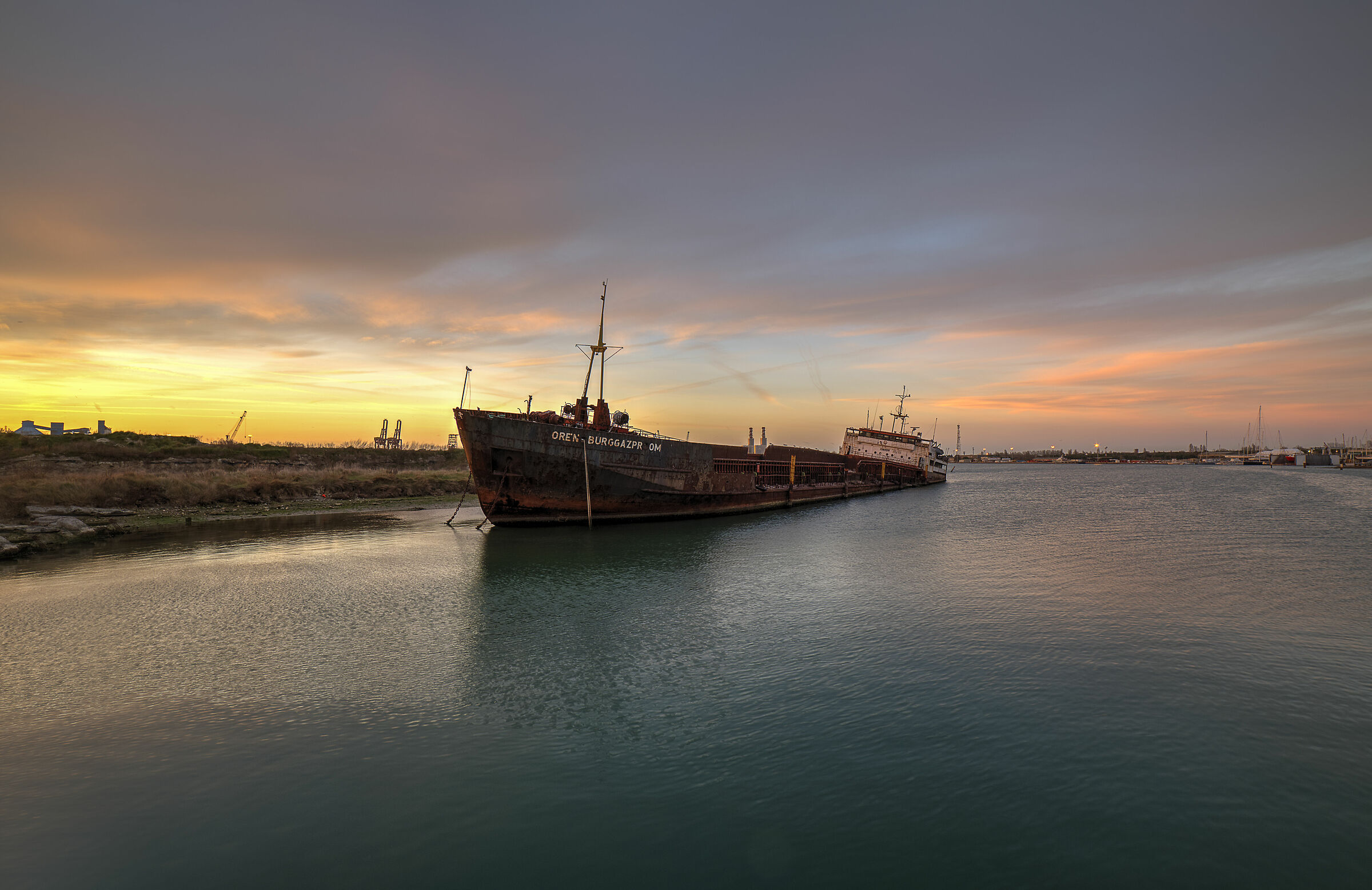 Relitto al porto di Ravenna