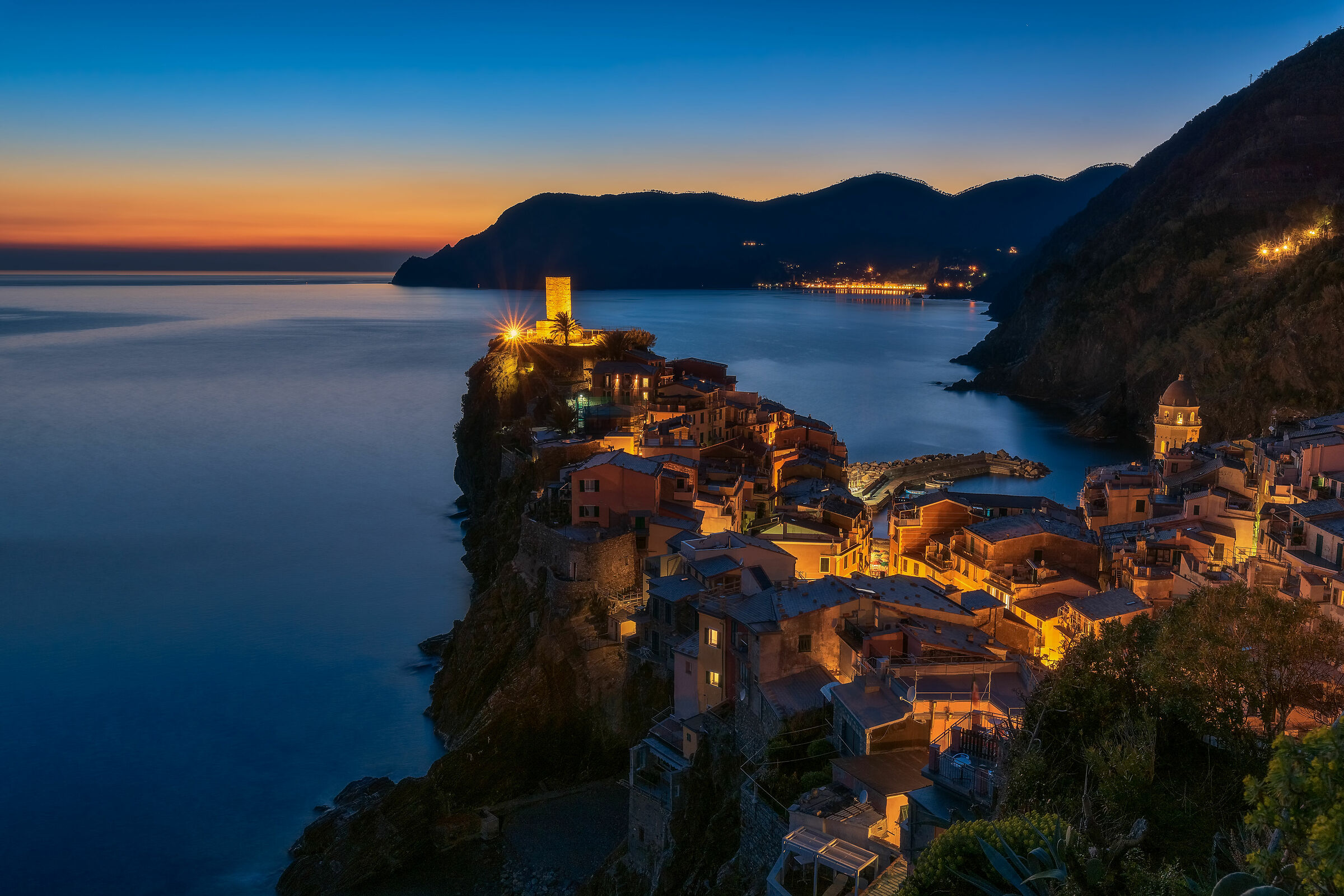 Vernazza ora blu
