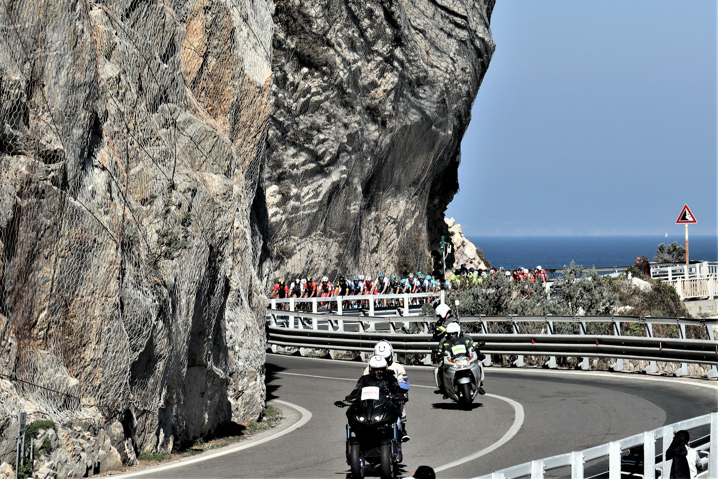 The group goes to Capo Noli