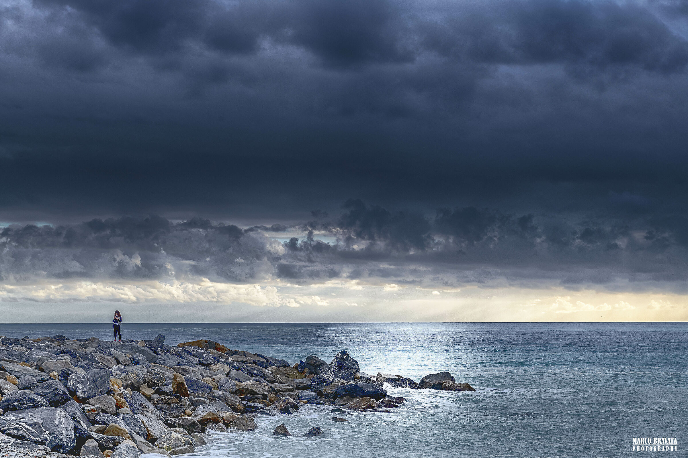 Butta quel telefonino e guardati intorno ..