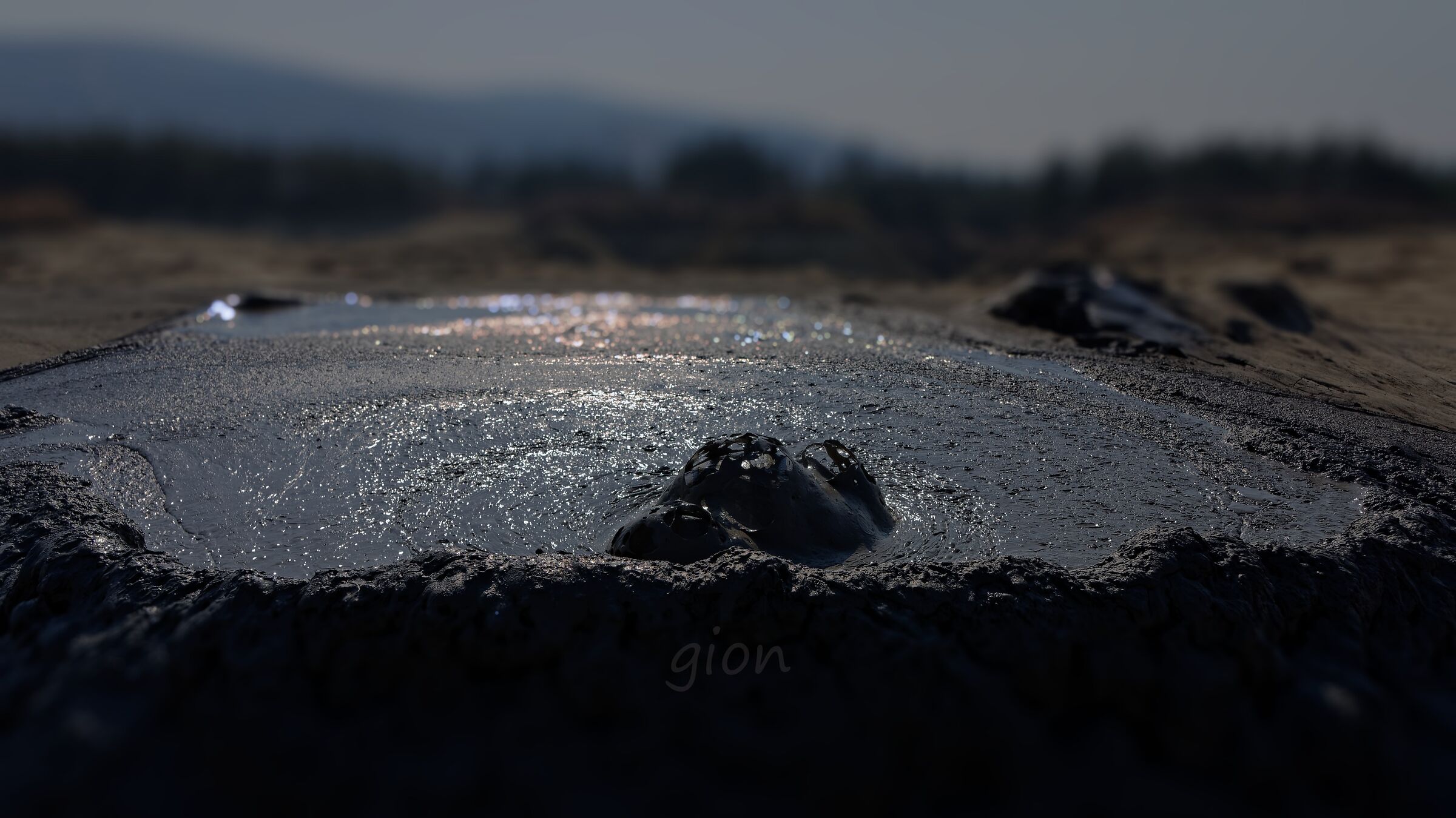 Pâclele Mari, mud vulcano