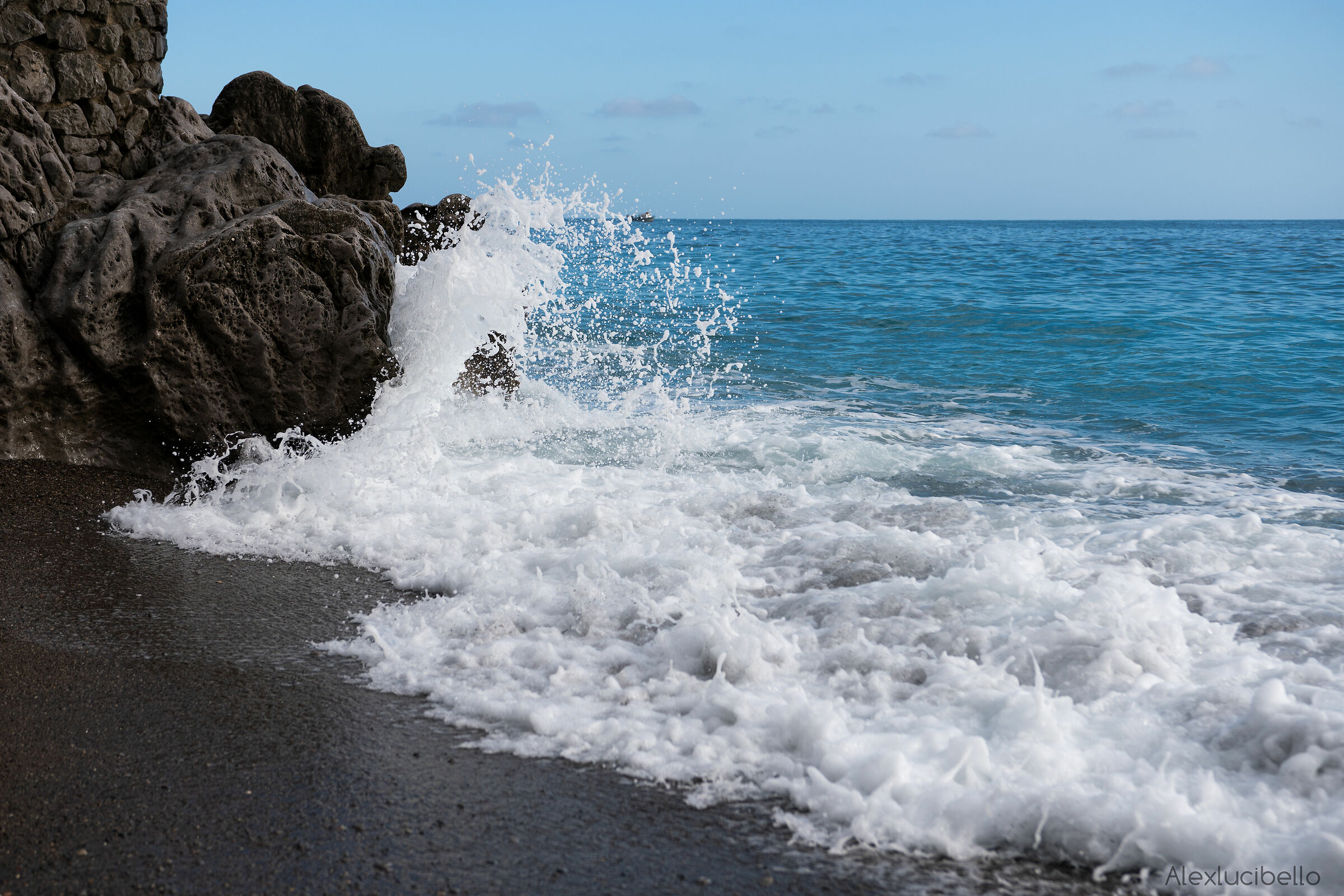 Screams and White Sea