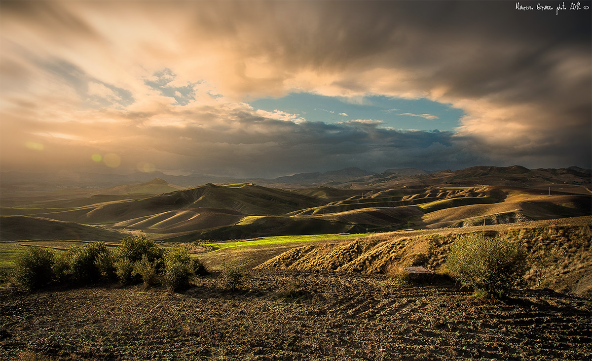 ...ultime luci sull'entroterra siculo...