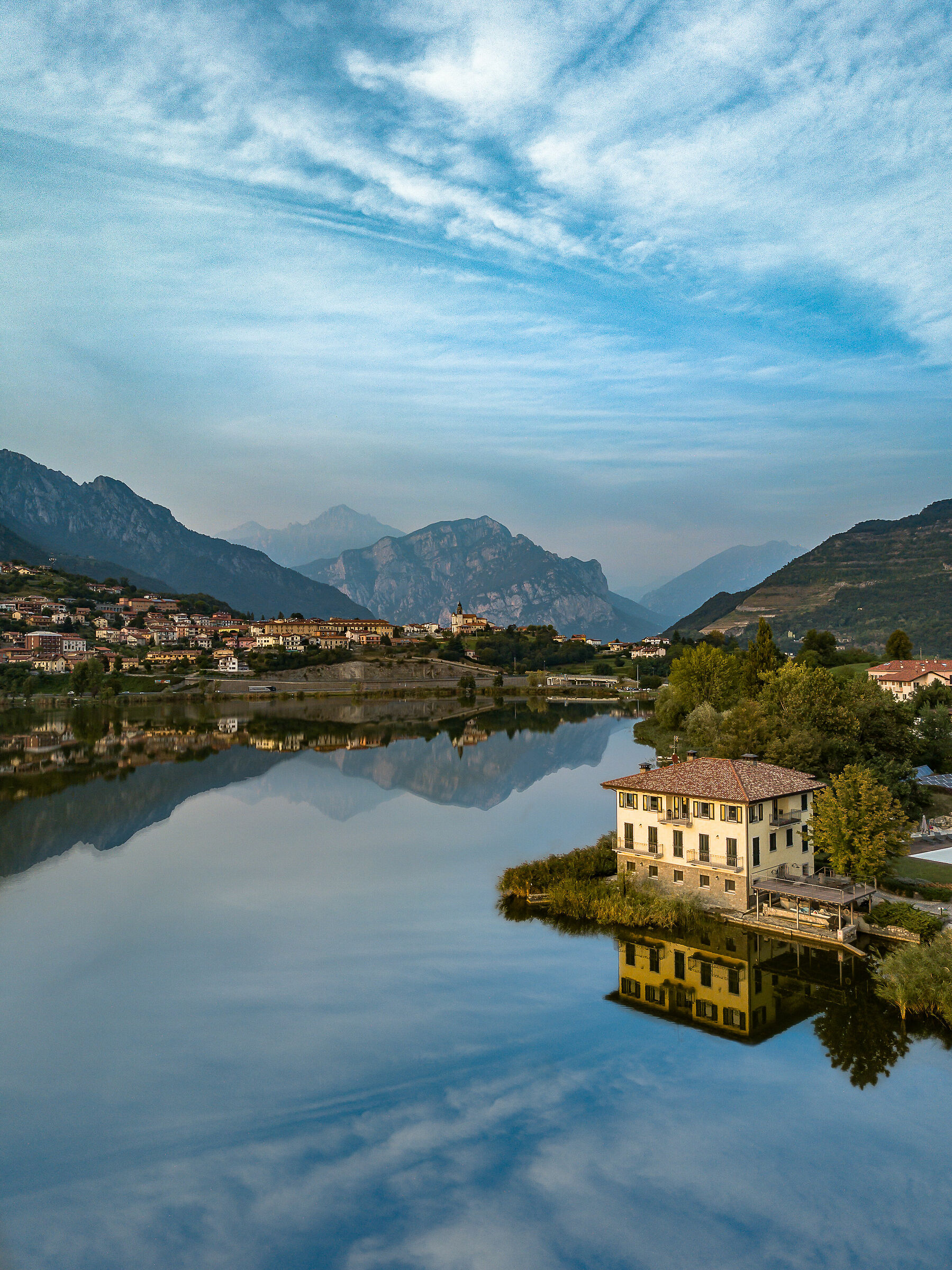 Riflesso nel lago Di Annone