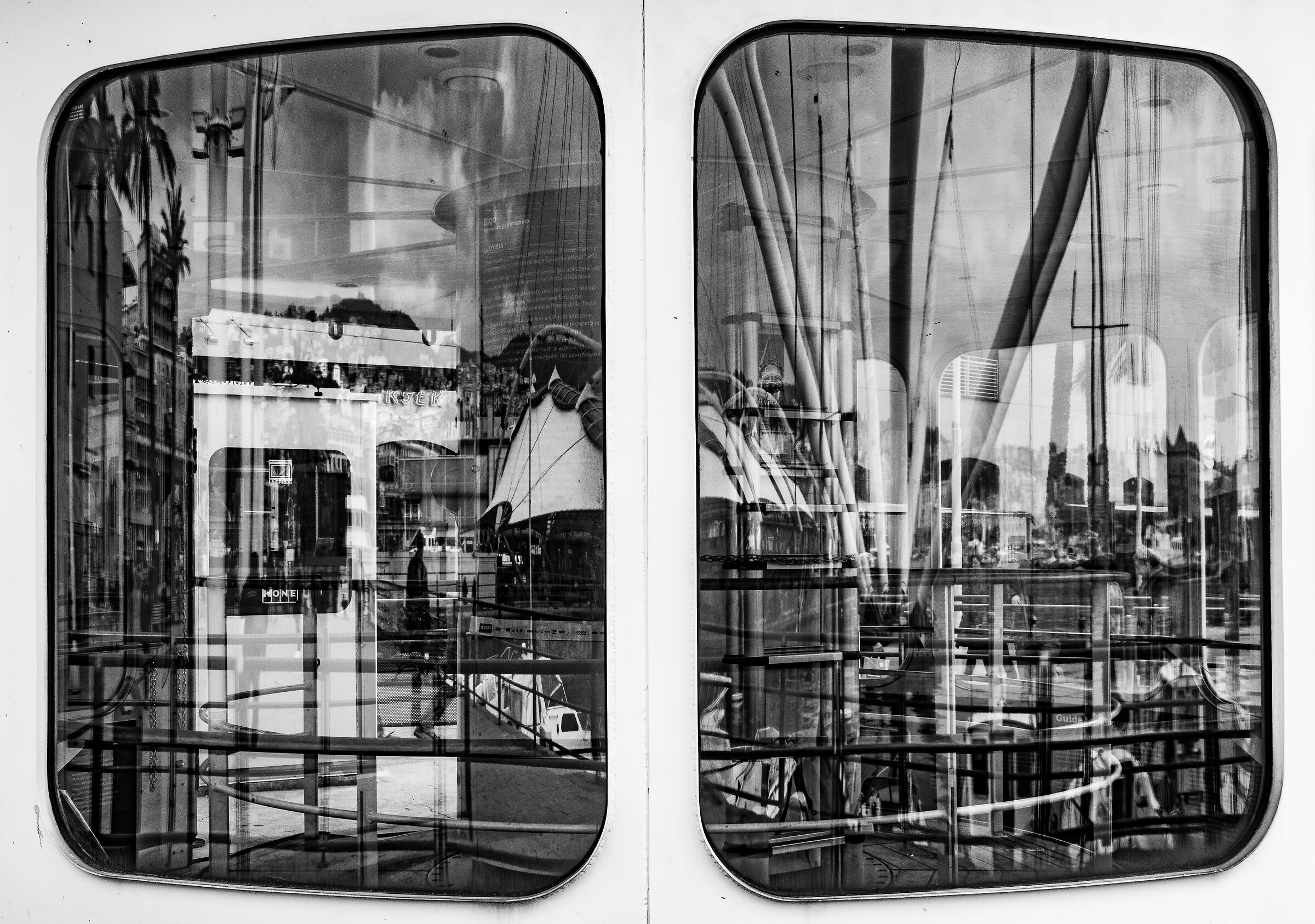 Genova - Riflessi in porto