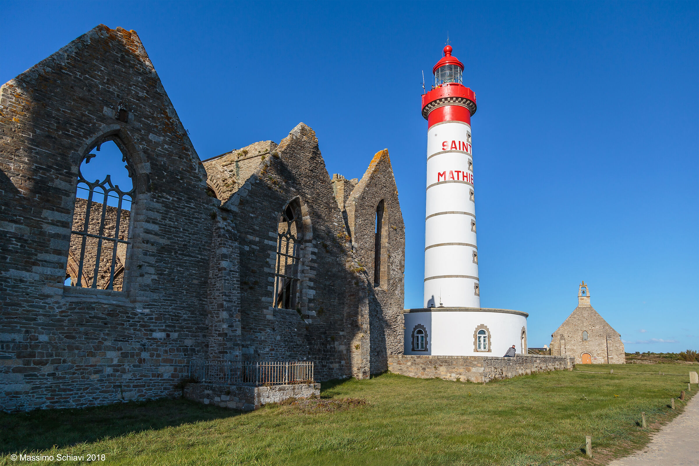 Il faro di St. Mathieu e l'antica abbazia.