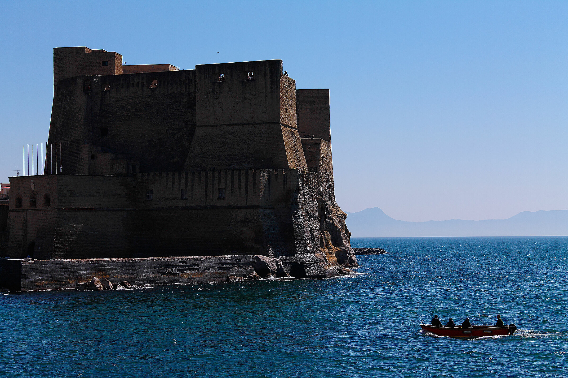 Castel dell'Ovo e i suoi pescatori...