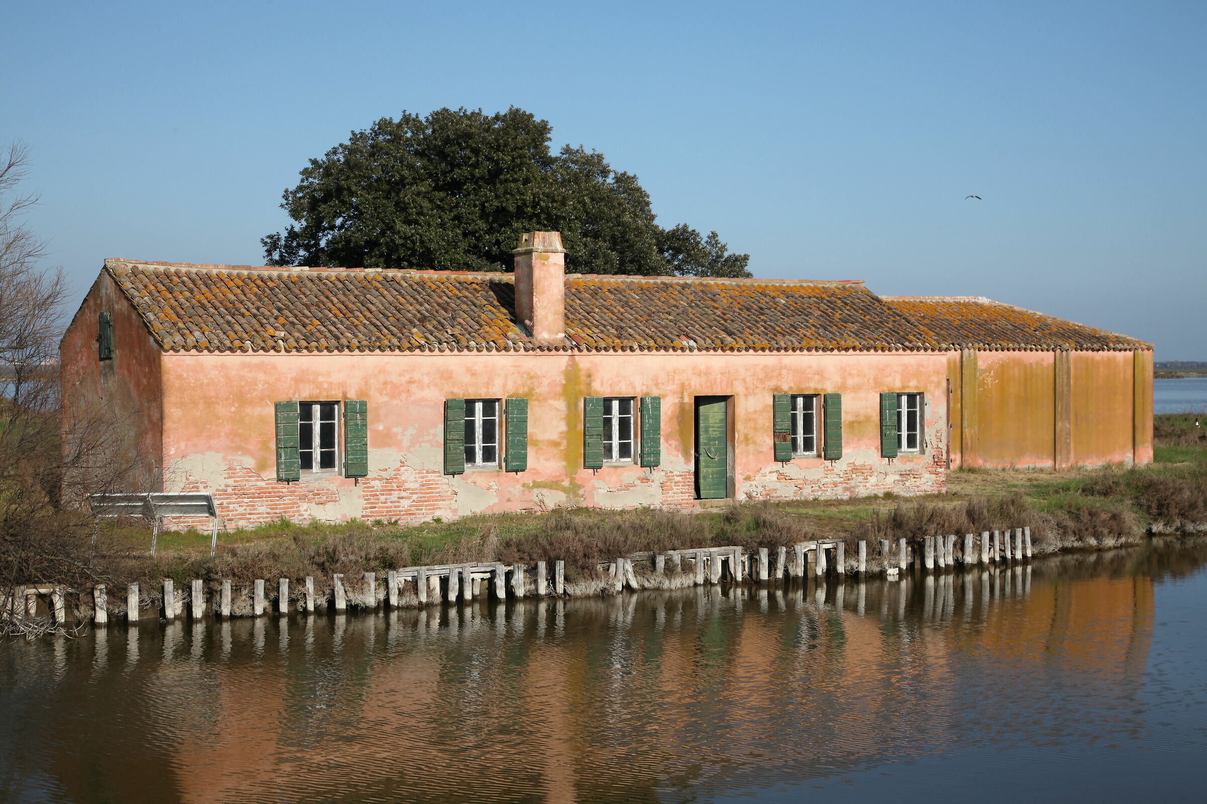 Valle di Comacchio , casone di valle