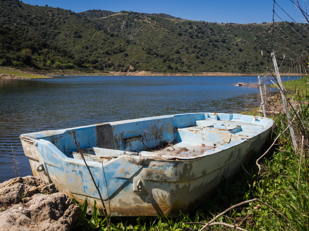 Urbex boats abandoned at the lake
