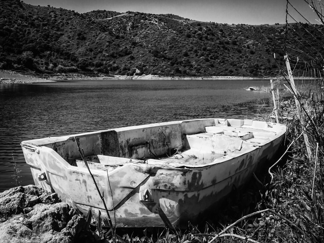 Urbex boats abandoned at the lake