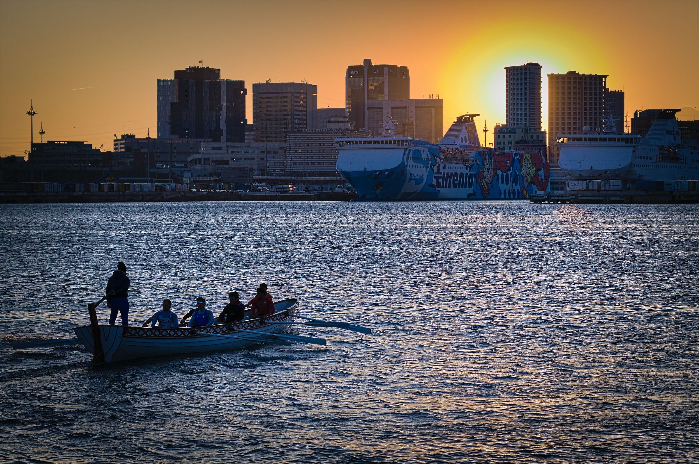 Barca Tradizionale Da Voga al Tramonto