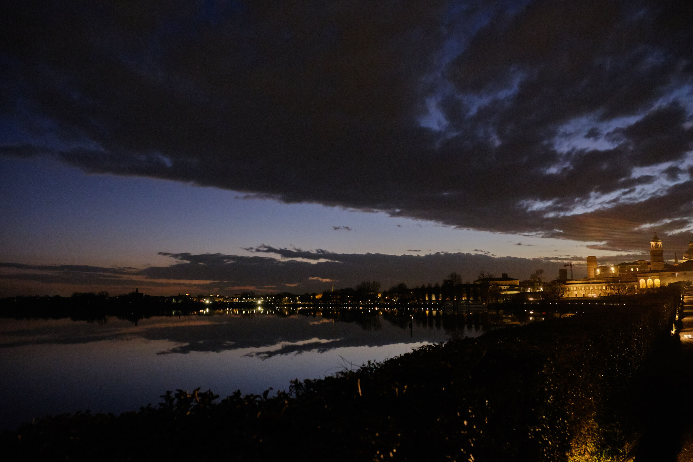 Tramonto sul lago di Sotto a Mantova