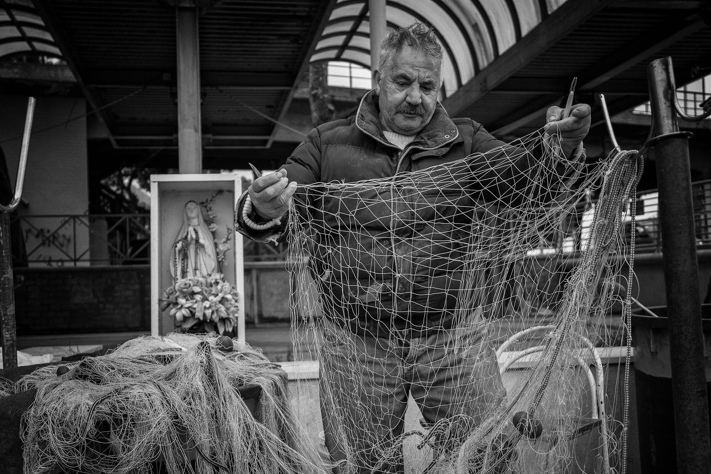 Pescatore al porto di Formia