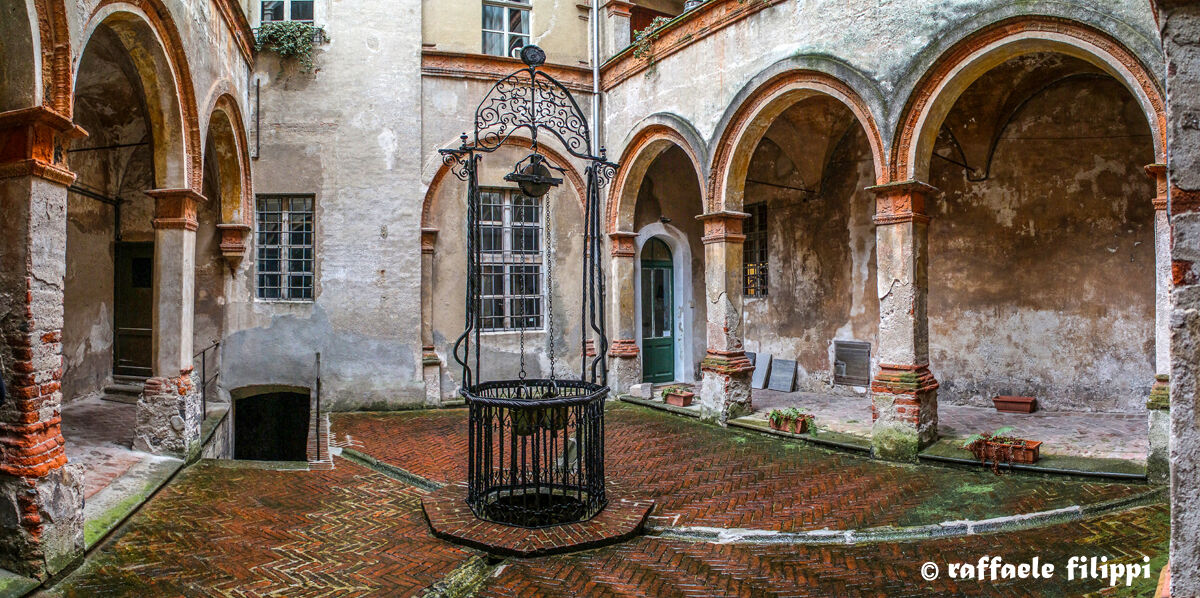 Well and cloister of Palazzo Ternengo-Biella Piazzo