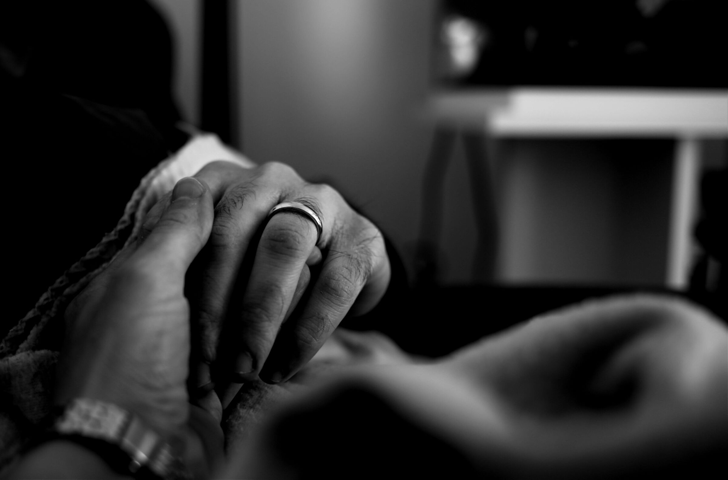 Meeting between hands