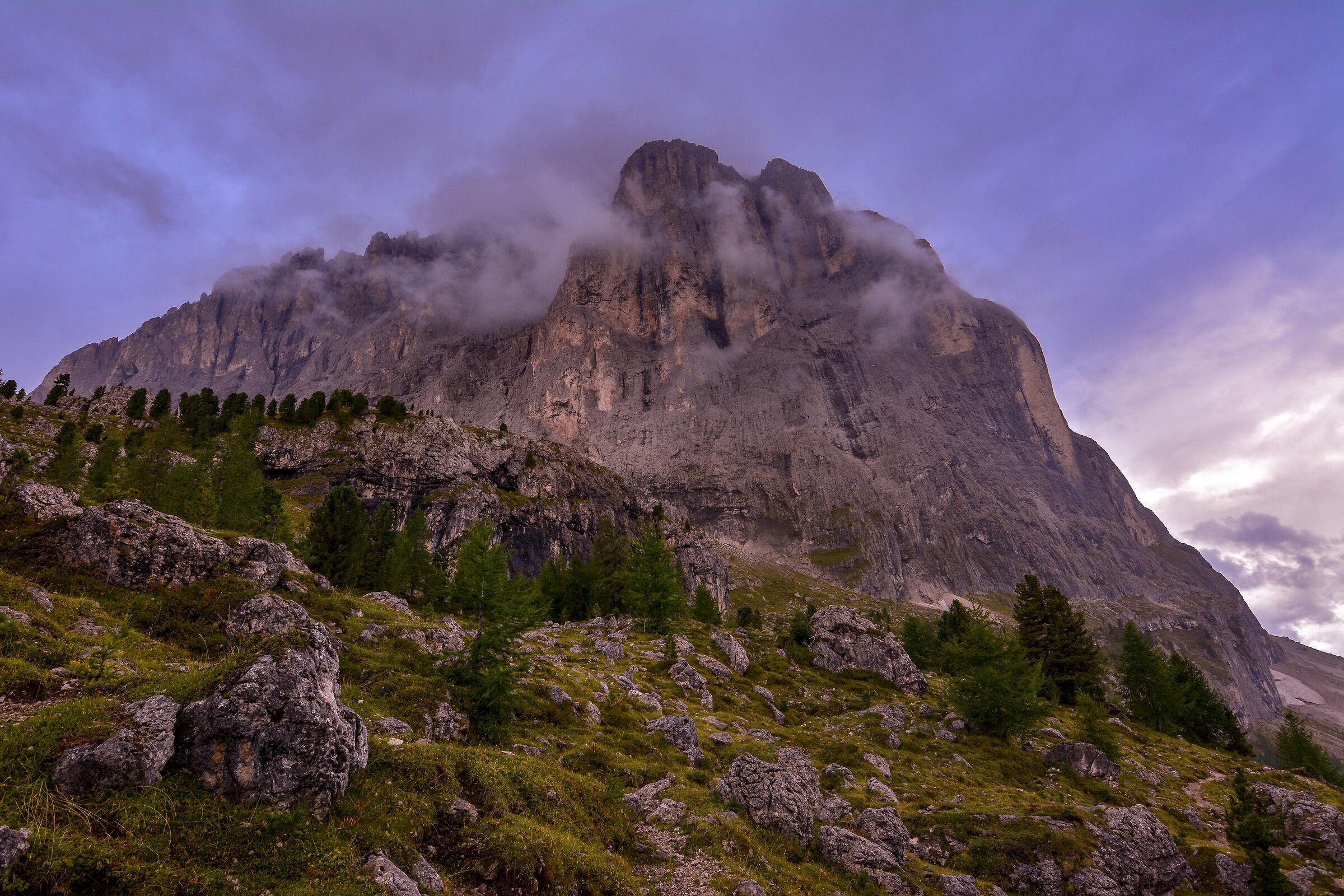 The spectacle of the Sassolungo at the fall of the evening