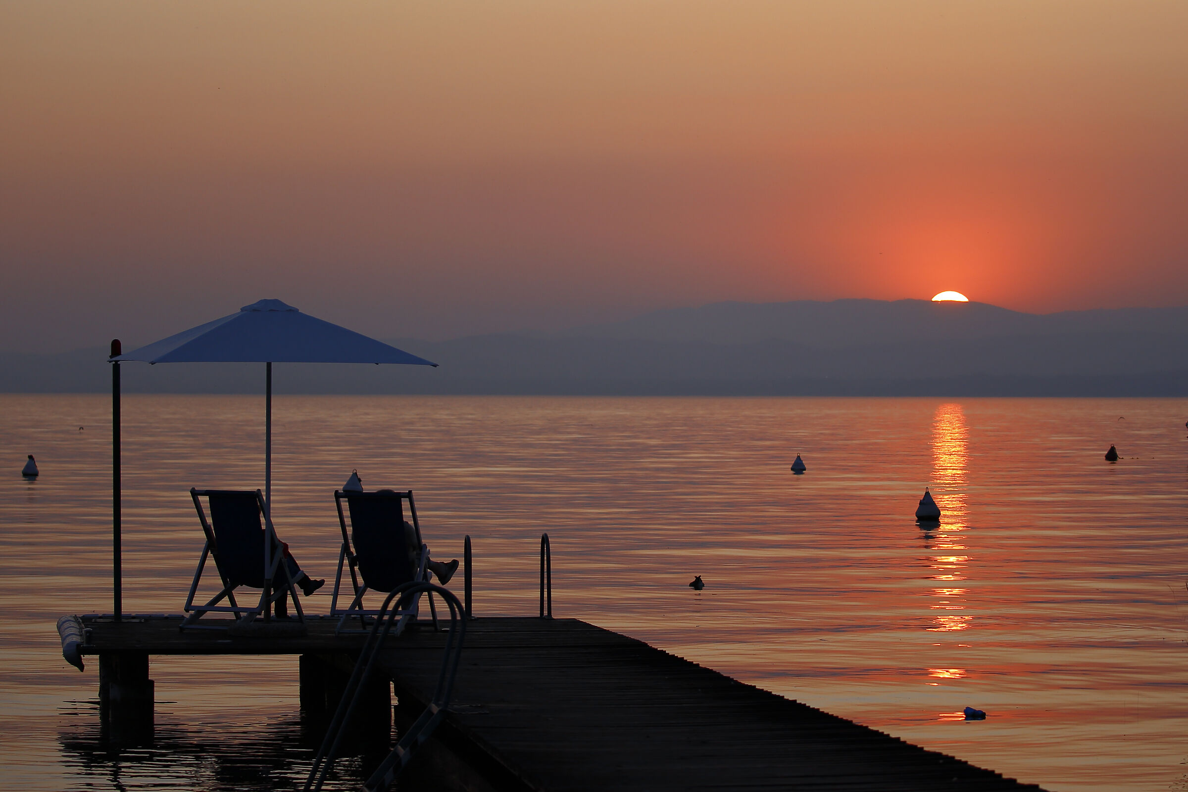 Waiting for the sunset at the lake