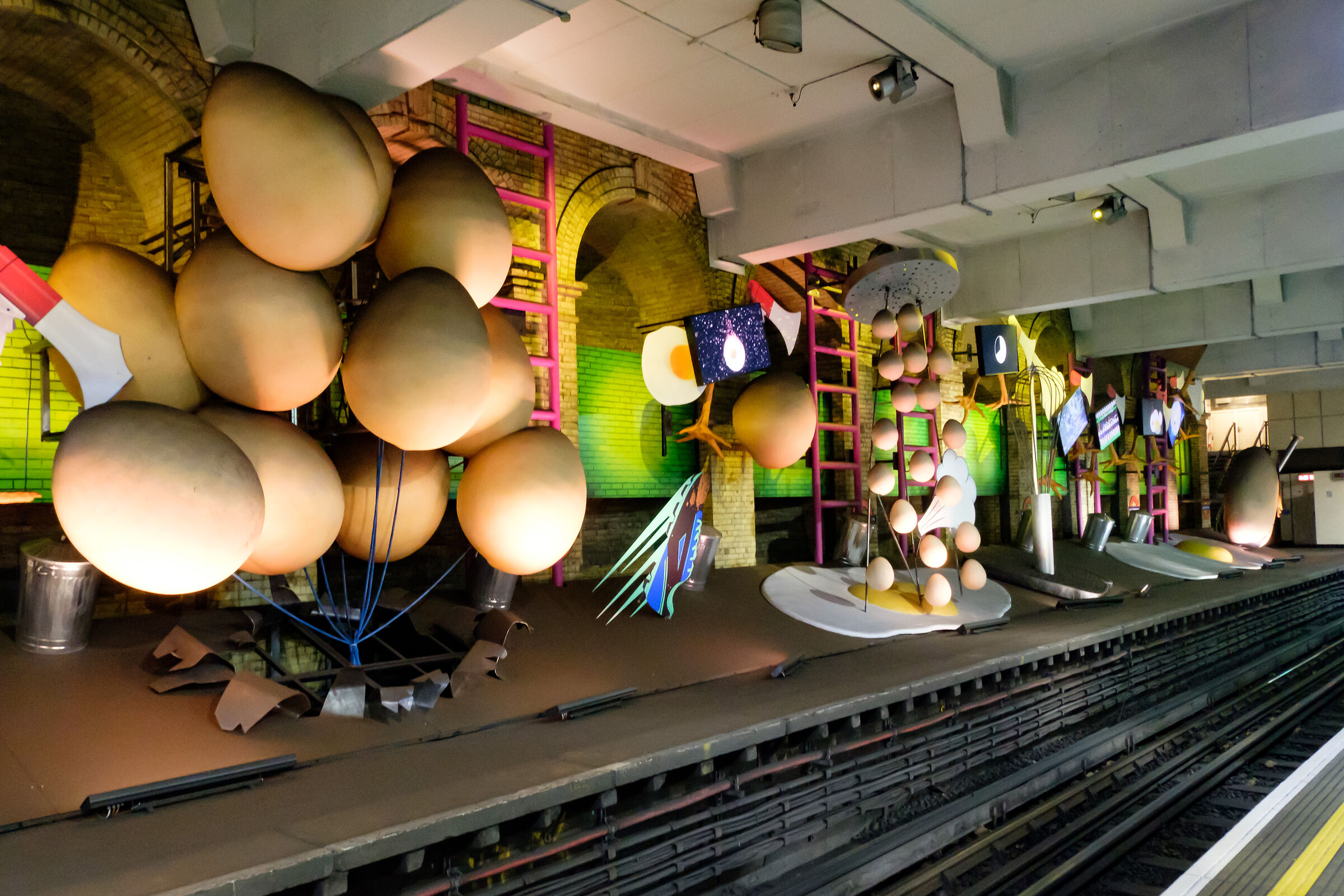 London-Installations in the Metro station