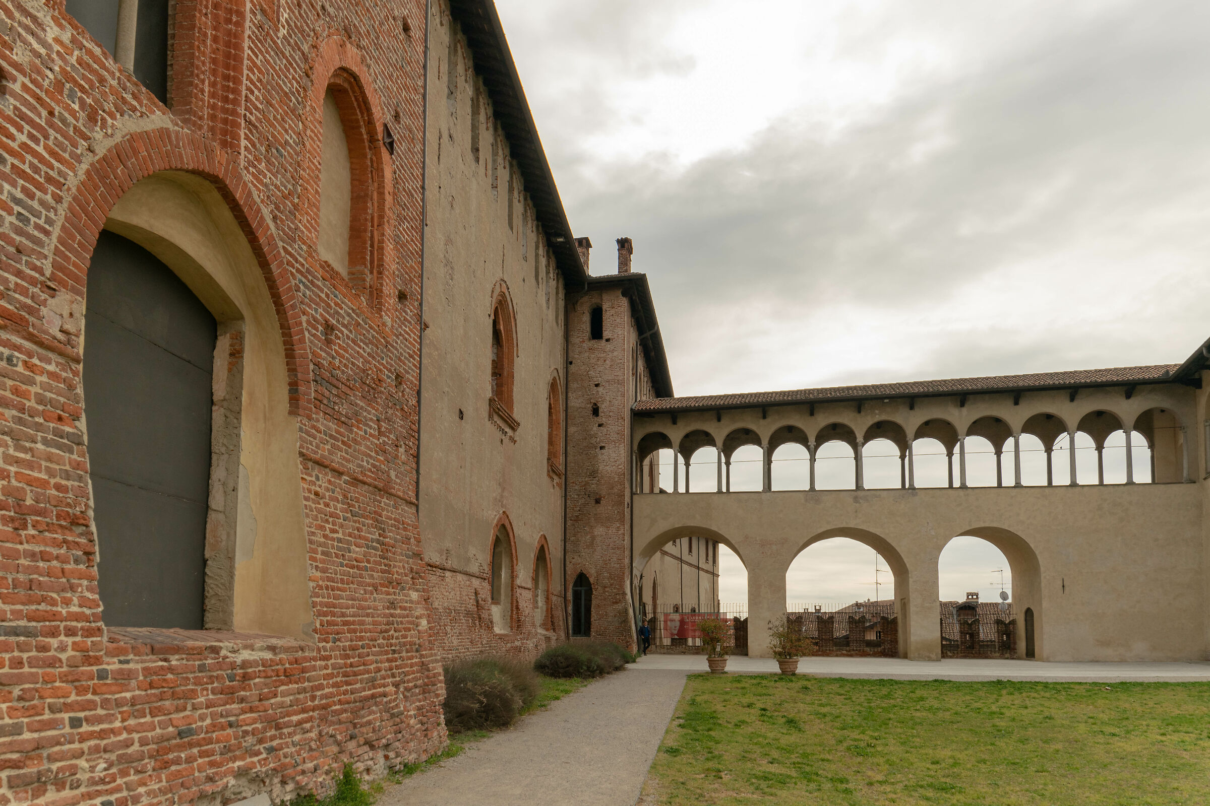 Cortile interno del Castello Sforzesco (Vigevano).