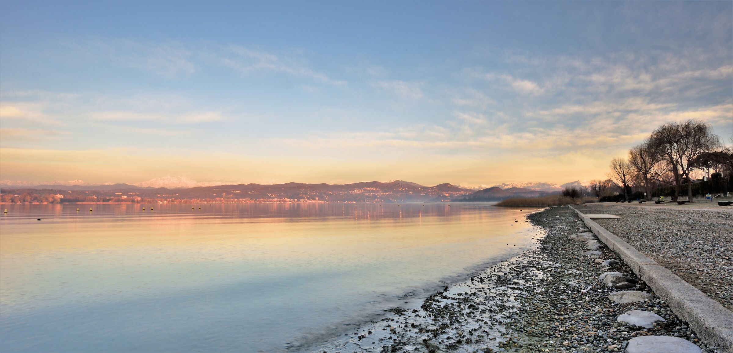 A DS the beach of Lisanza in the center