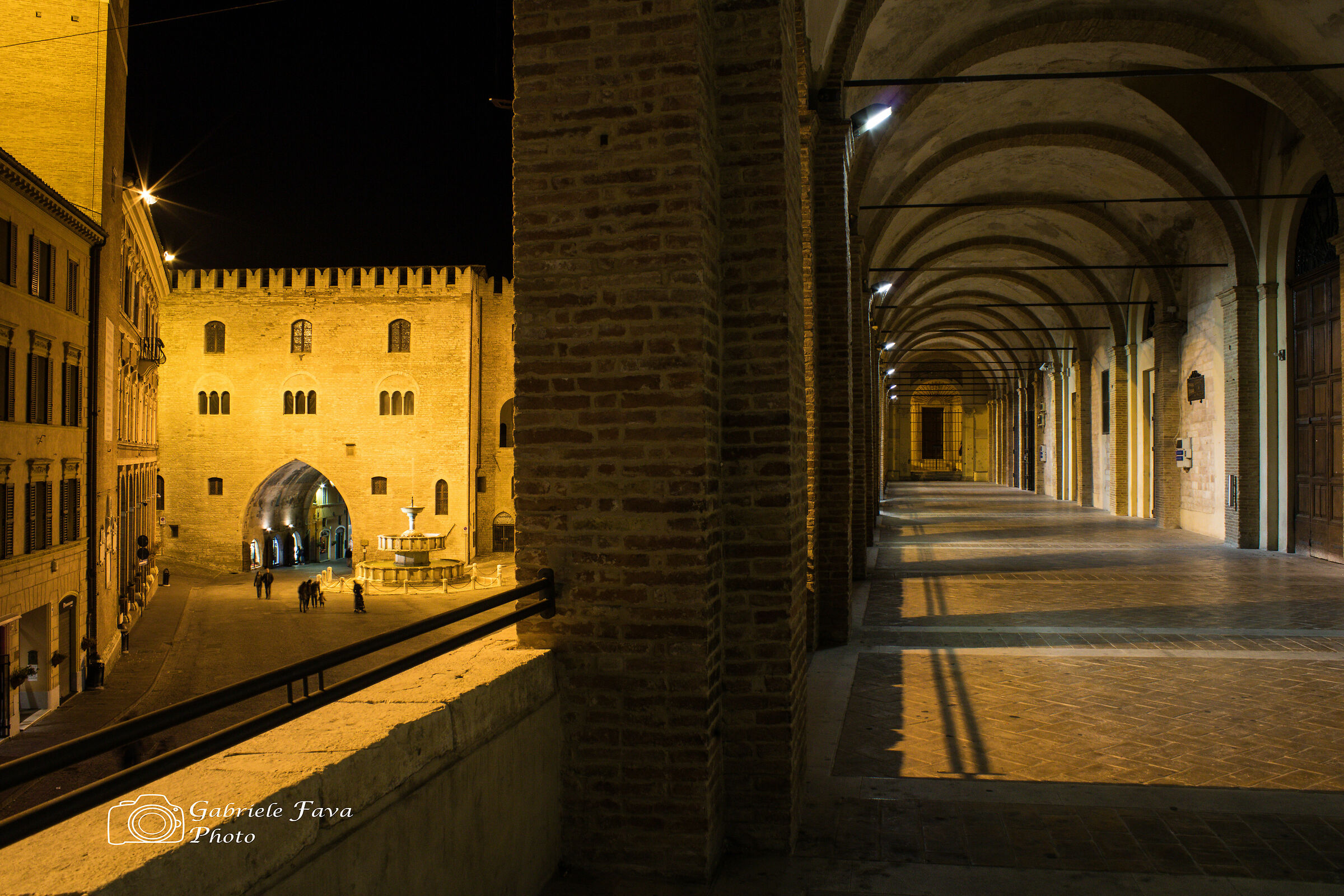 Fabriano, Piazza del Comune. Loggiato S.Francesco