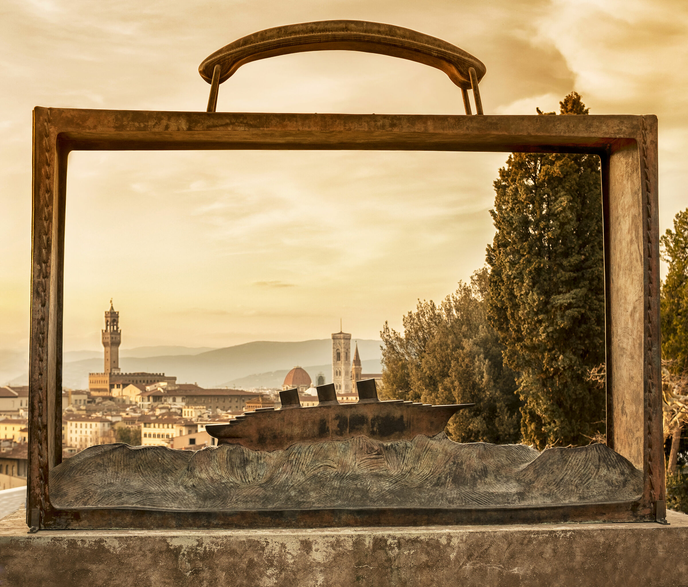 The Suitcase of Folon