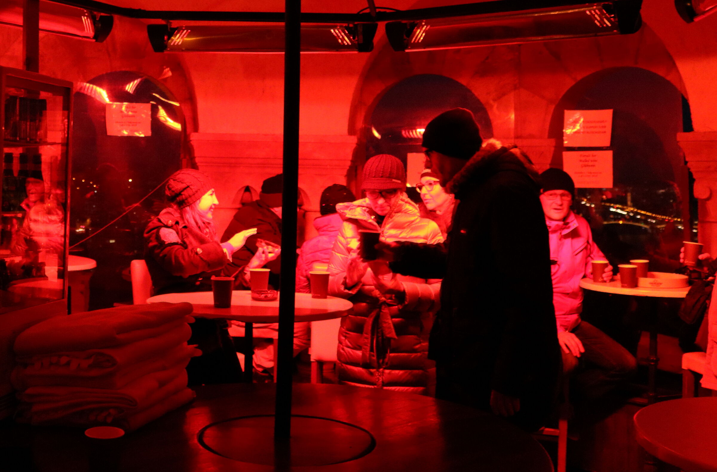 locale notturno al castello di Budapest