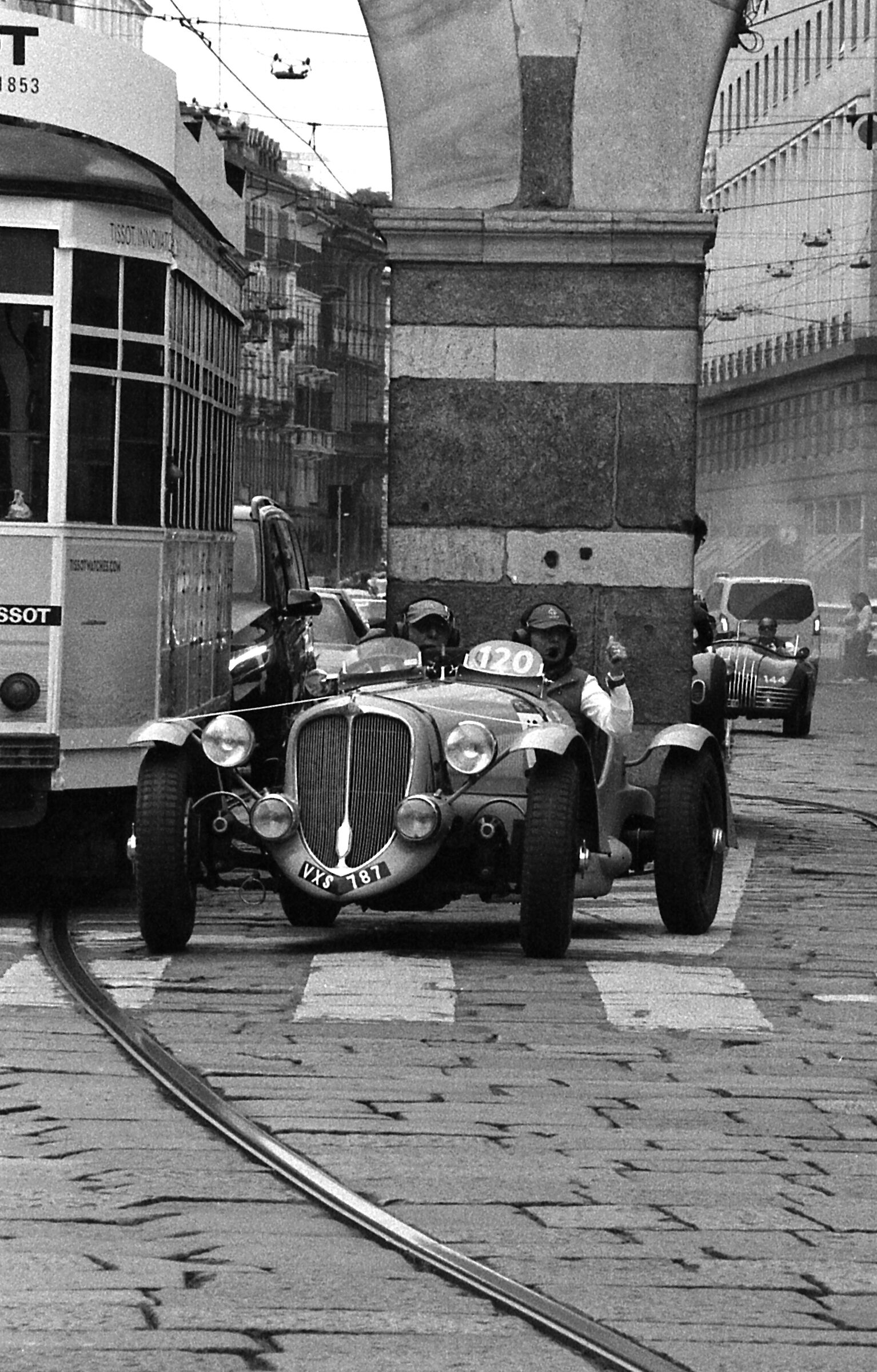 1000 Miglia Milano, occhio al tram!!