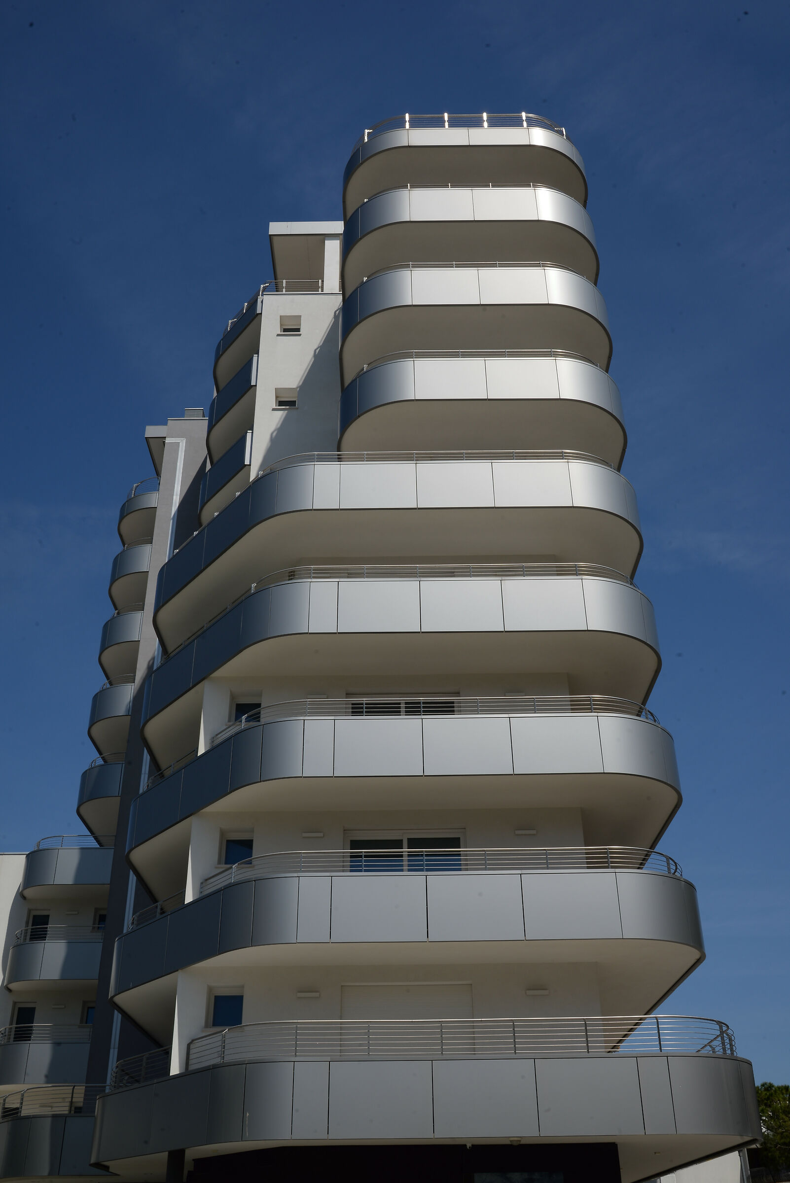 Alluminio contro cielo