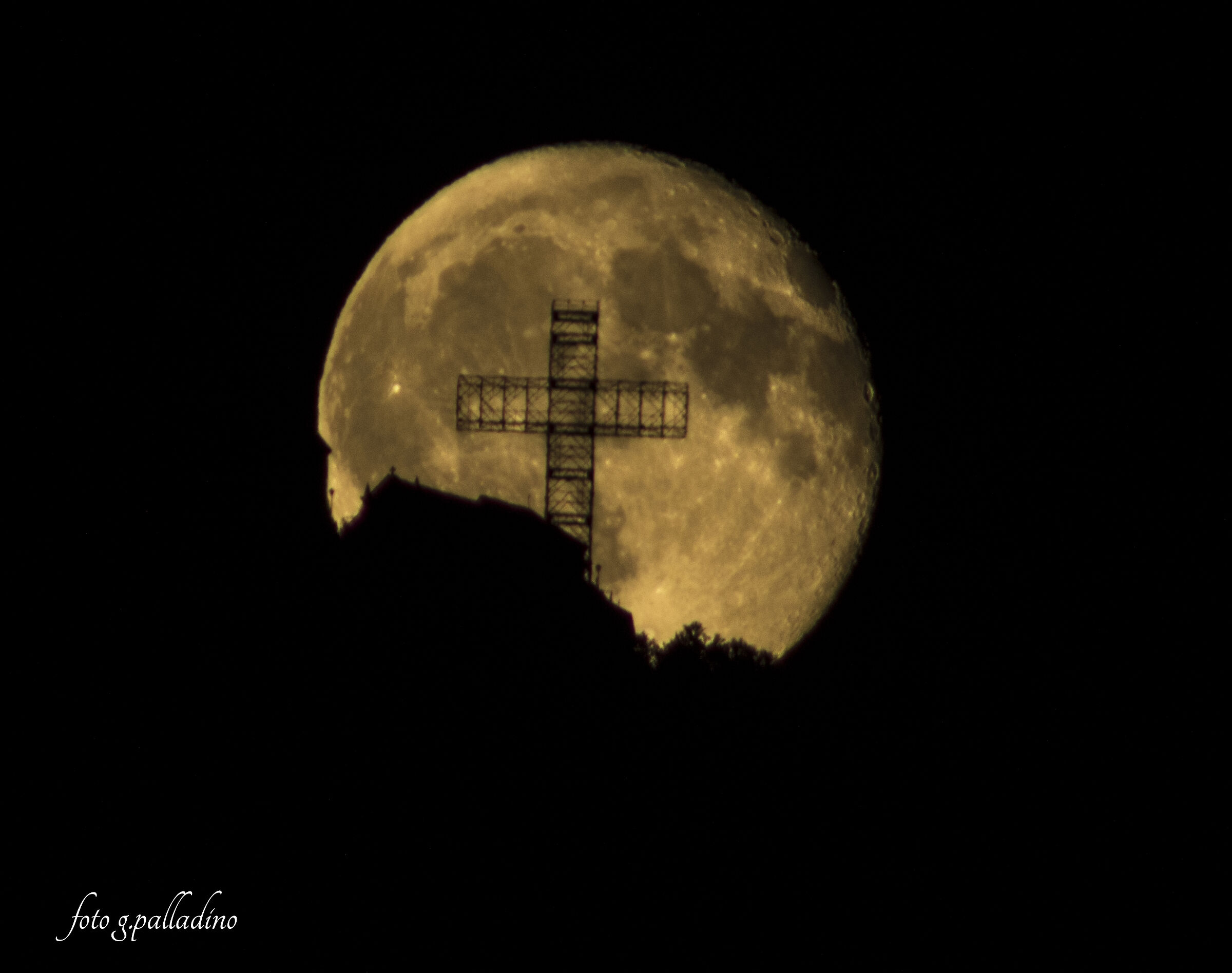 La Luna ed il Monte Sacro