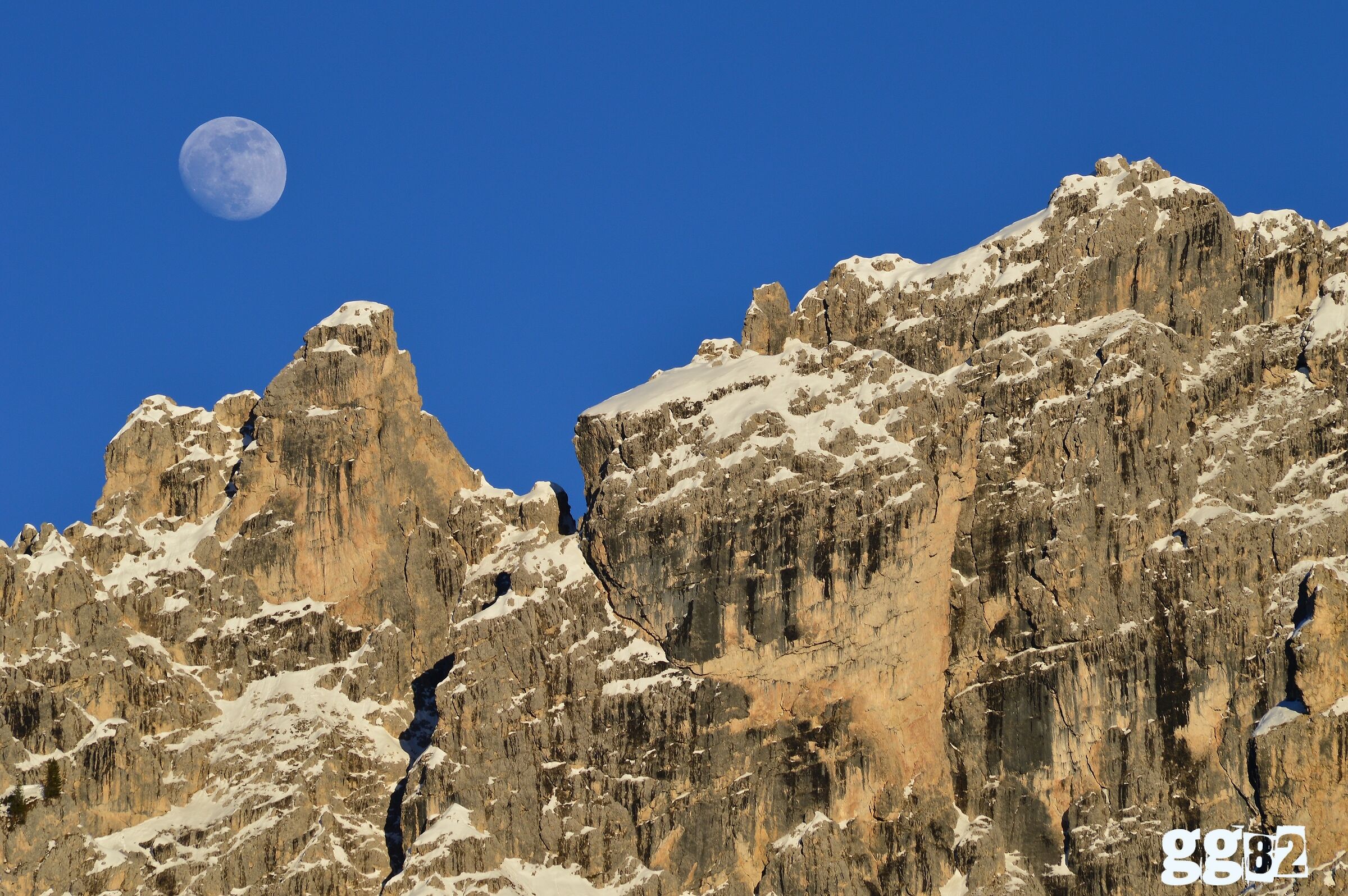 The moon is Ticking from the mountain