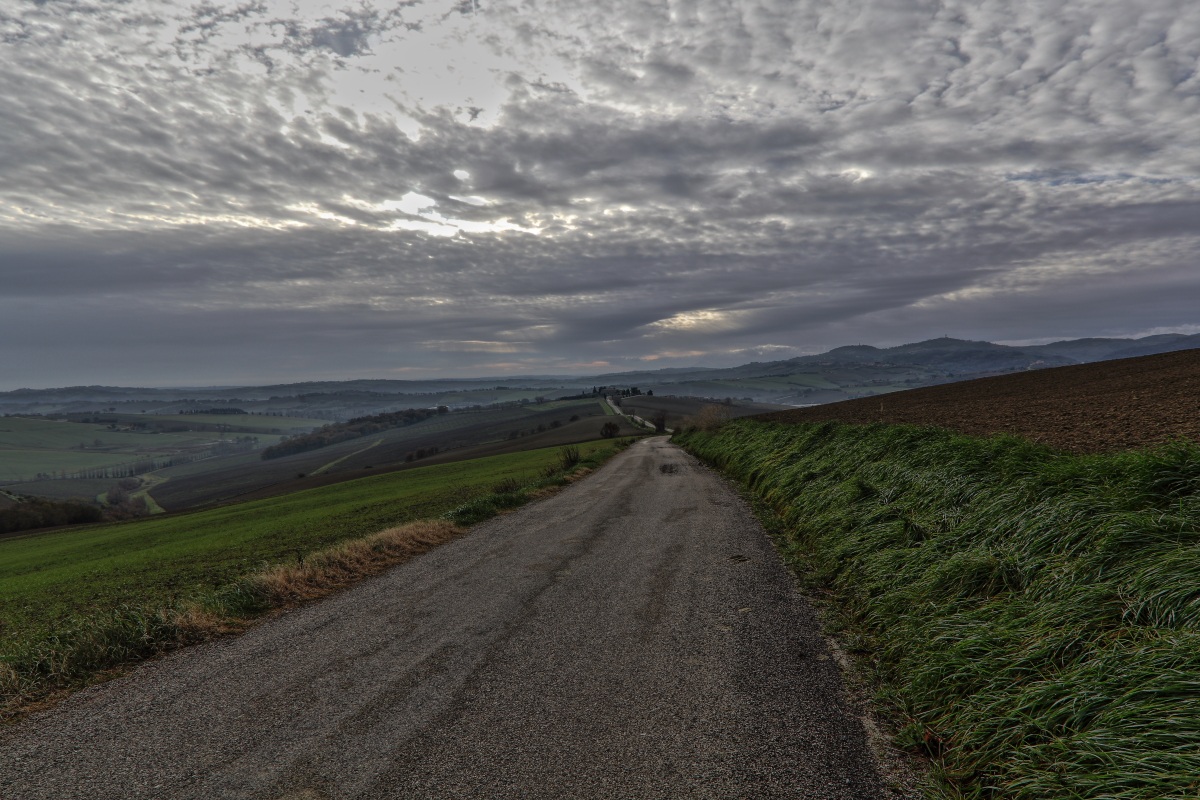 Strada in campagna HDR