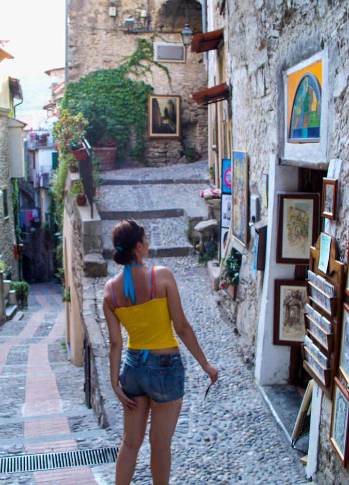 Ambivalence of colors